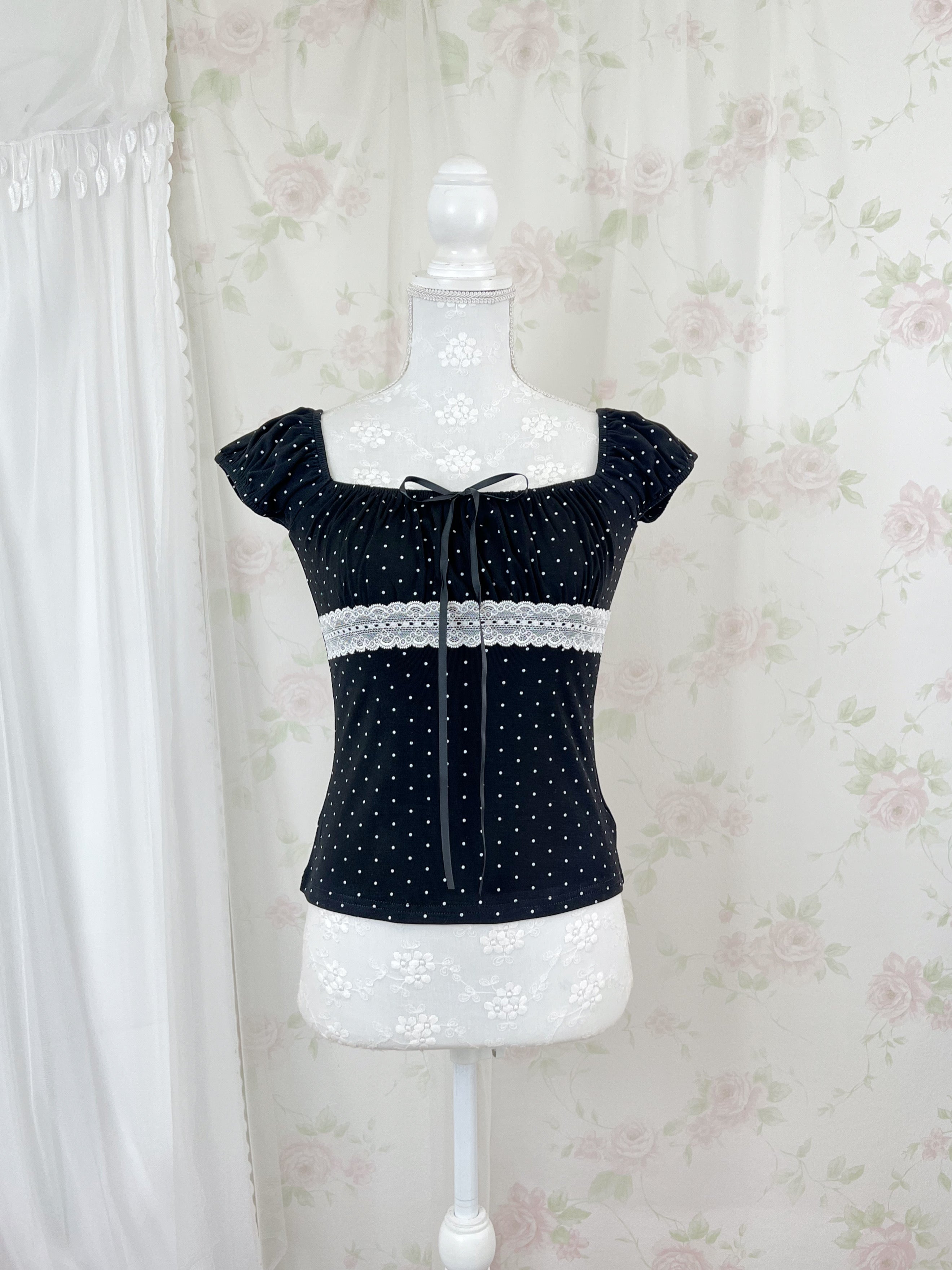 Polka dot Shoujo Gather Front T-shirt (Black)
