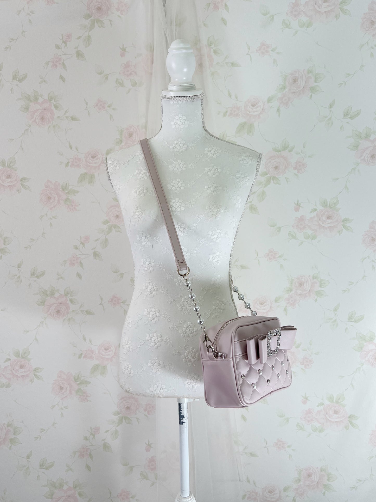 NOEMIE Crystal Buckle Pearl Shoulder Bag (Grayish Pink)