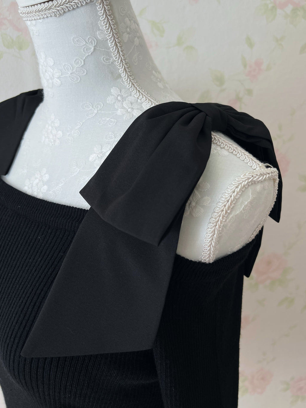 Shoulder Bow Knit Top (Black)