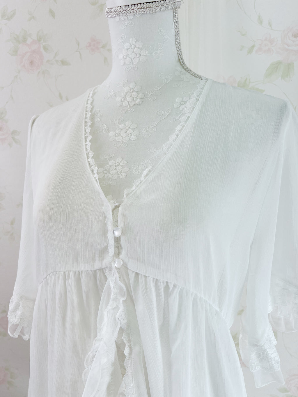 axes femme Princess Tulle Ruffled Gown (White)