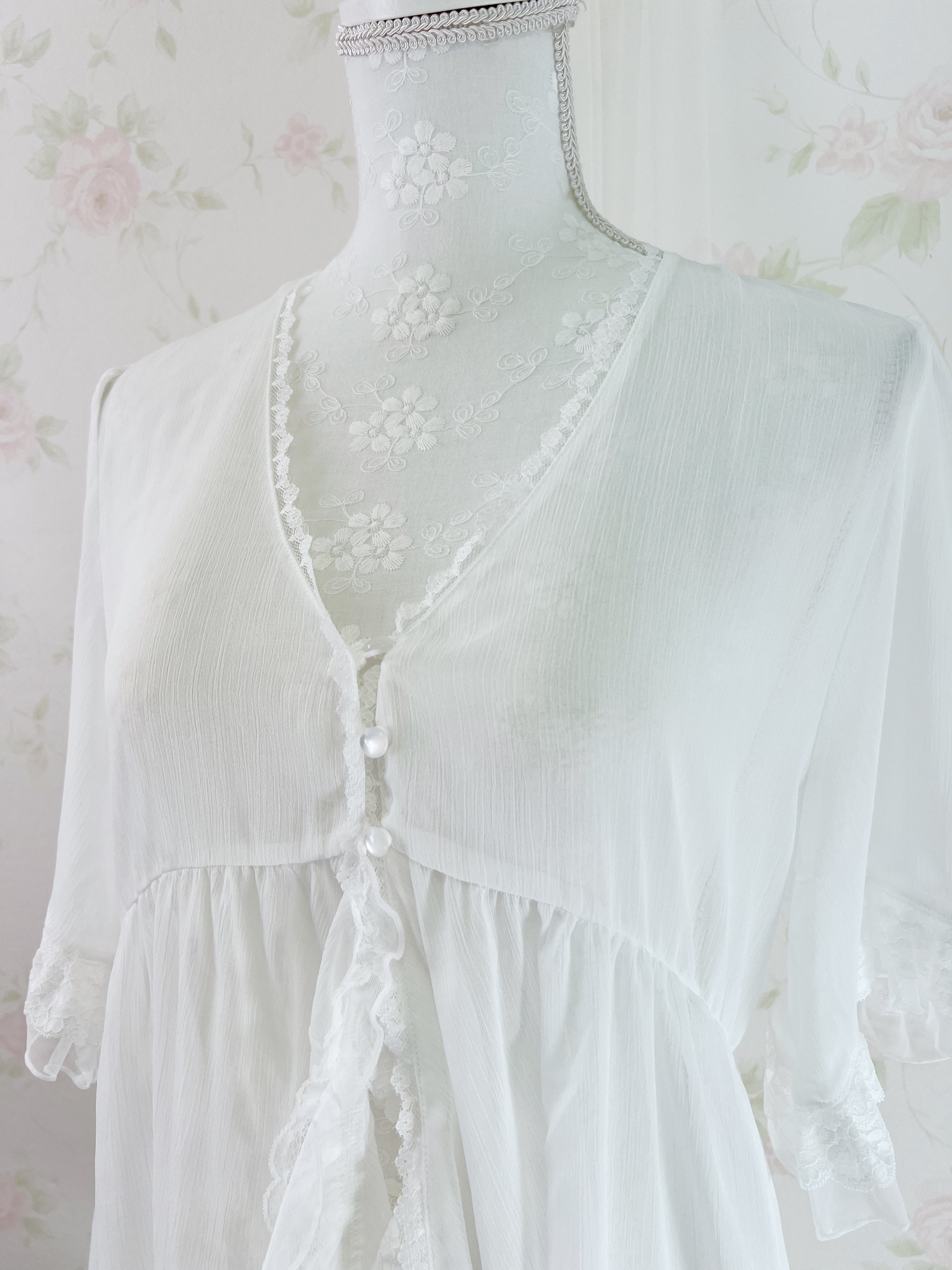 axes femme Princess Tulle Ruffled Gown (White)