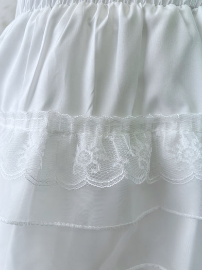 GRL Shoujo Tiered  Lace Skirt (White)