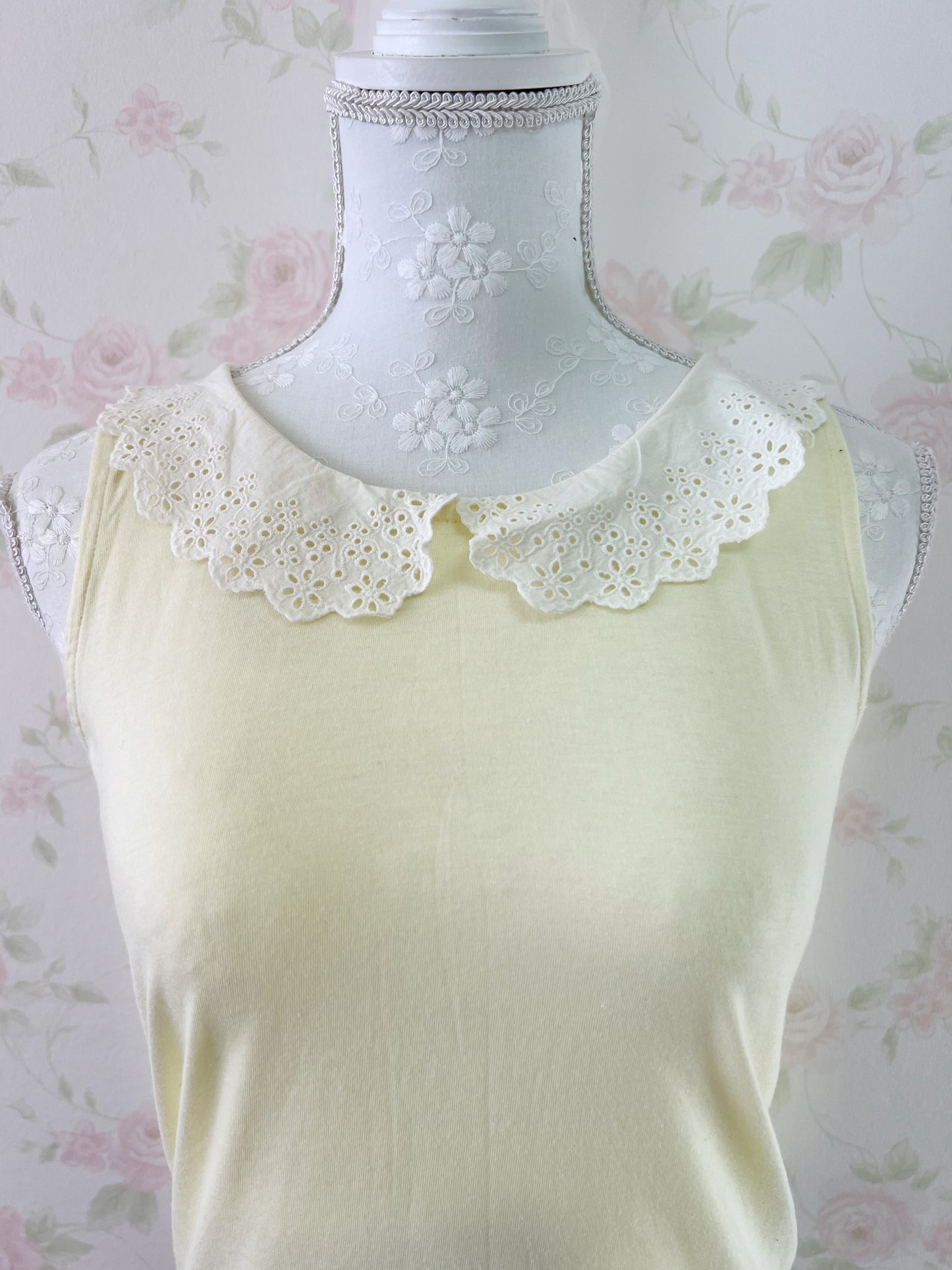 earth music&ecology Lace Collar Tank Top (Baby Yellow)