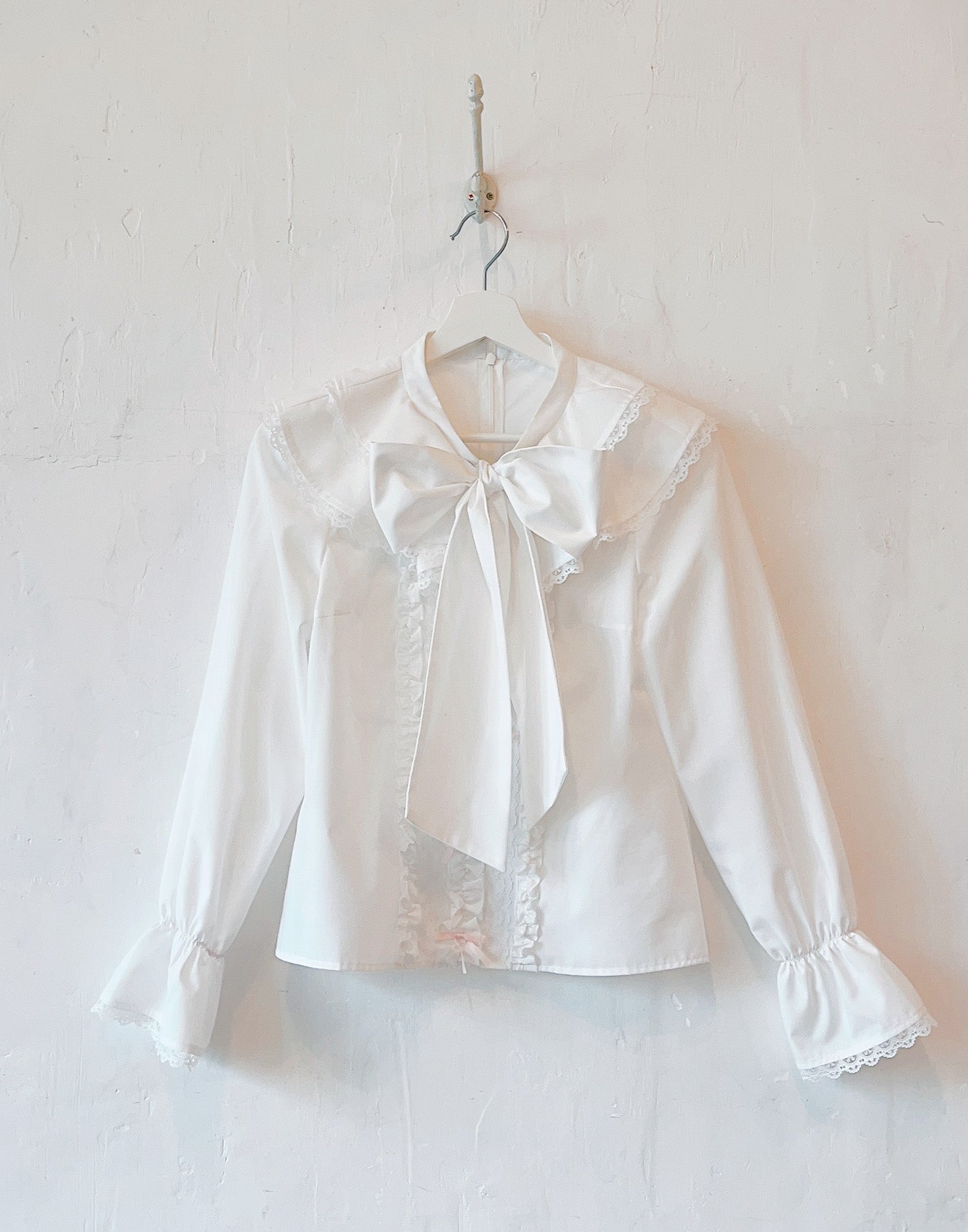 mellfy memory Sugar lace ribbon tie blouse