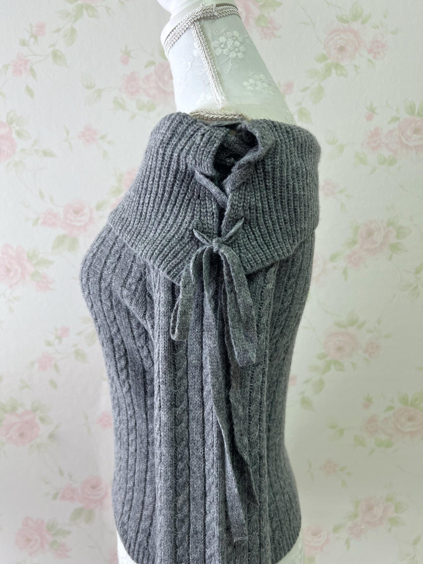 GRL Laced Up Shoulder Sweater (Gray)