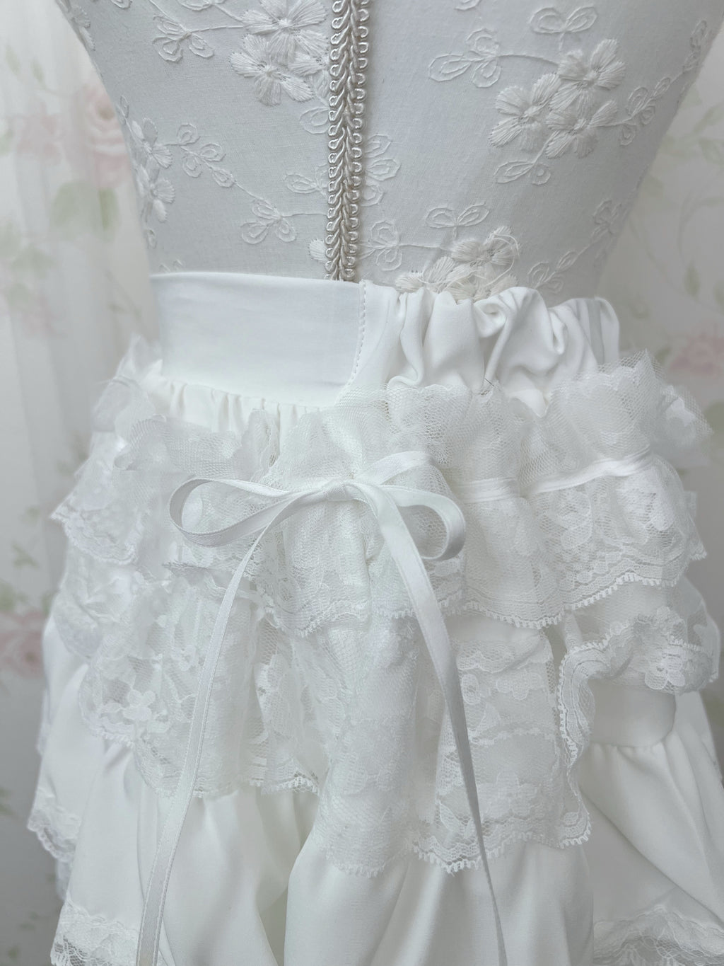 Side Bow Lacy Tired Skirt (White)