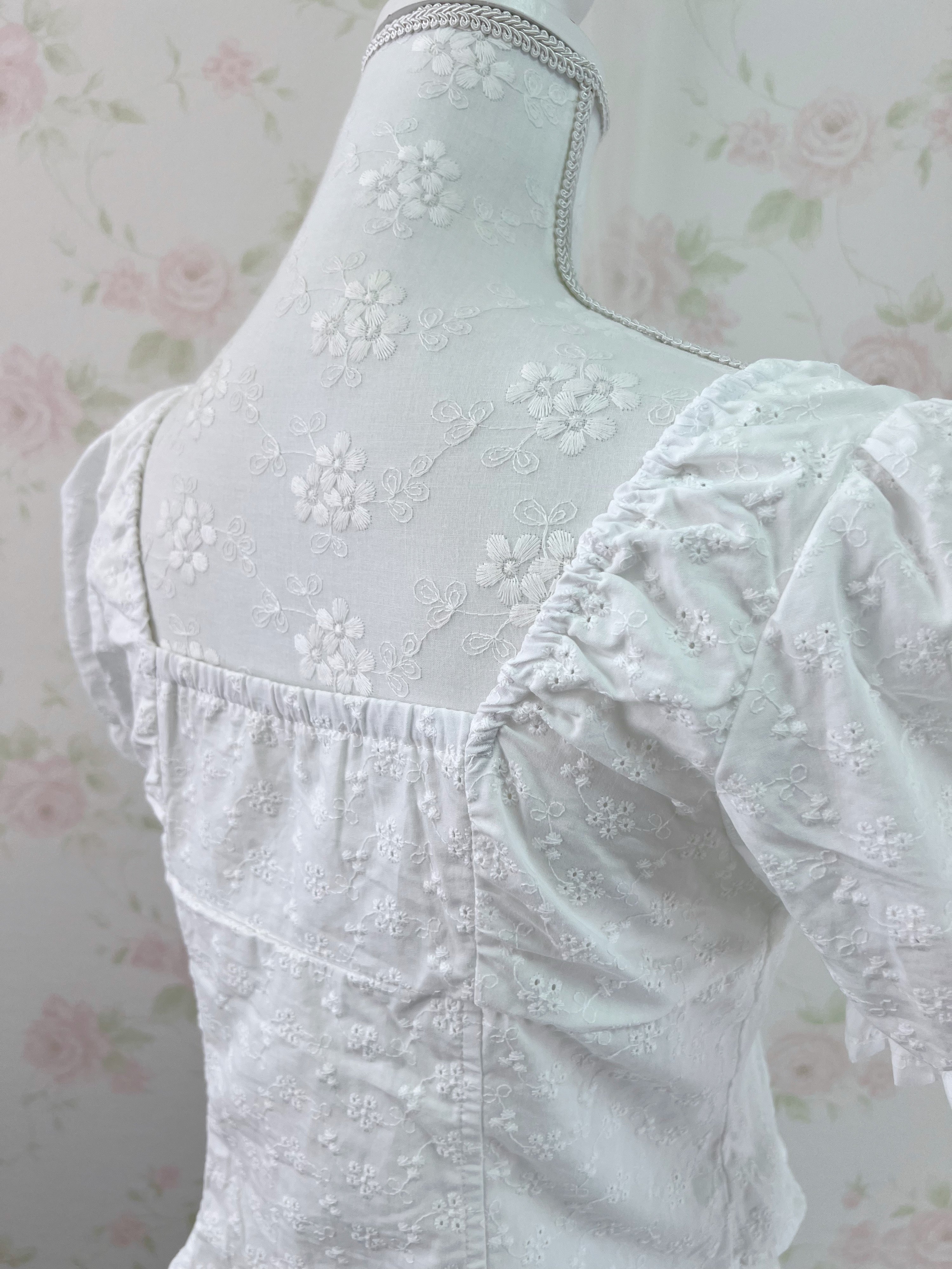 Shoujo Floral Embroidery Blouse
