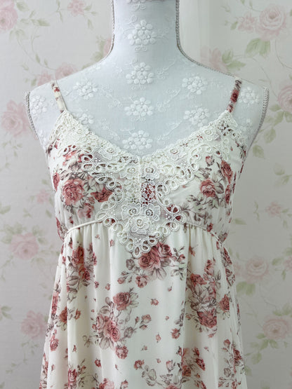 L'EST ROSE Front Lace Floral Dress