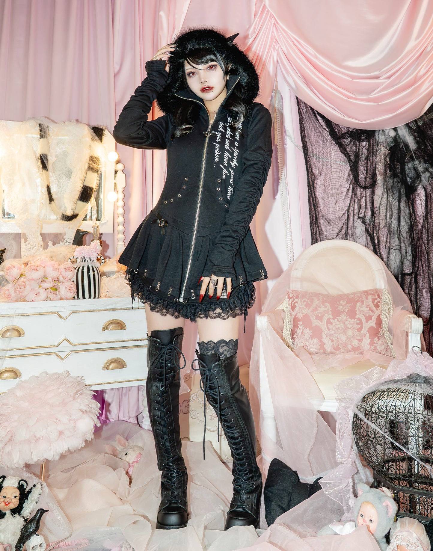 AVENCHUMU Pleated devil zip hoodie