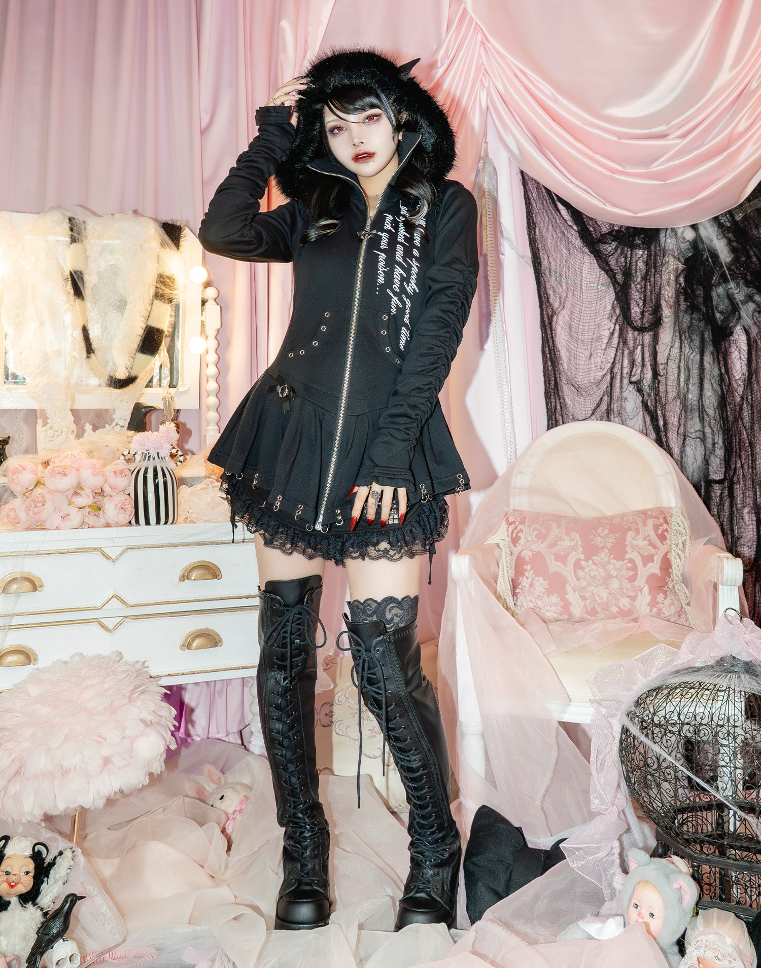 AVENCHUMU Pleated devil zip hoodie