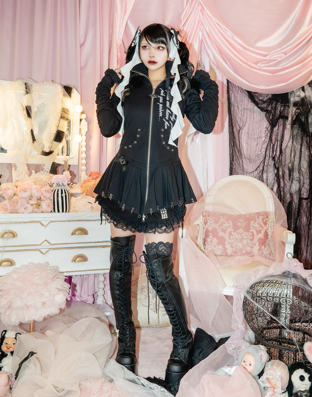 AVENCHUMU Pleated devil zip hoodie