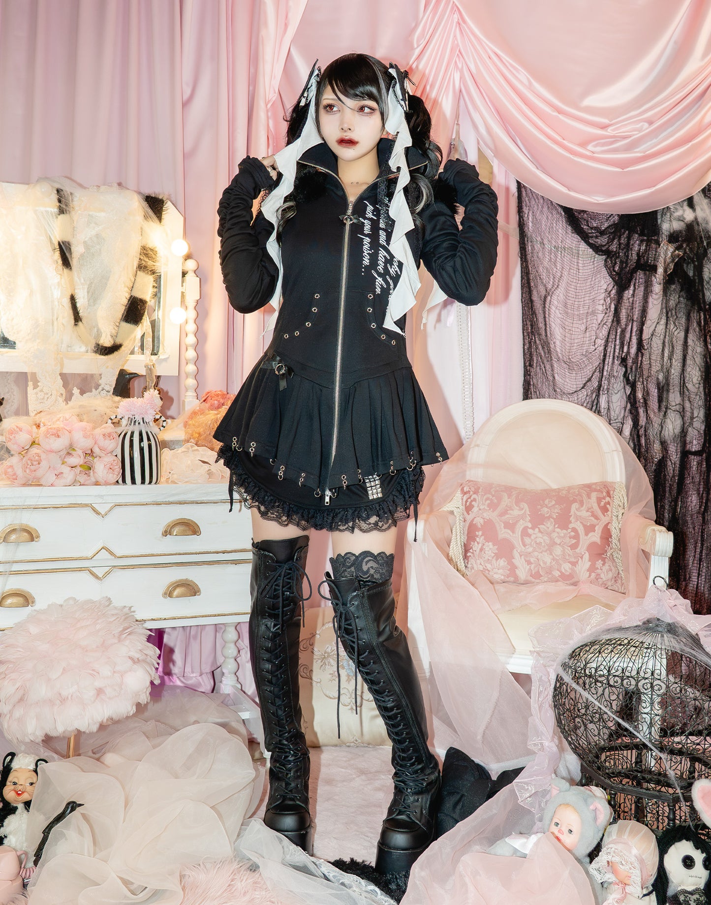 AVENCHUMU Pleated devil zip hoodie