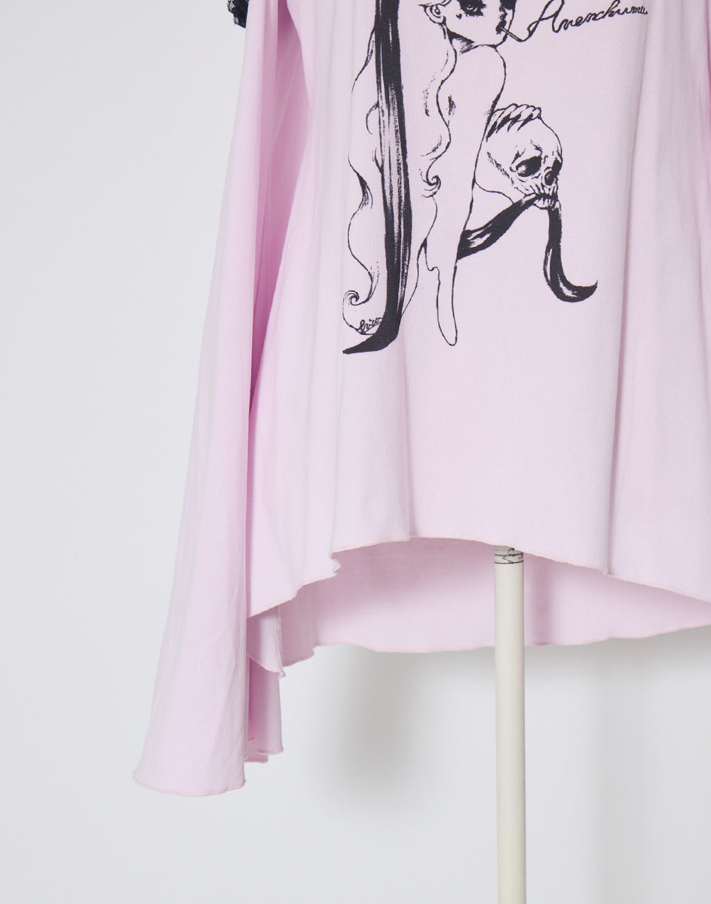 AVENCHUMU ERICO collaboration illustration flare sleeve top