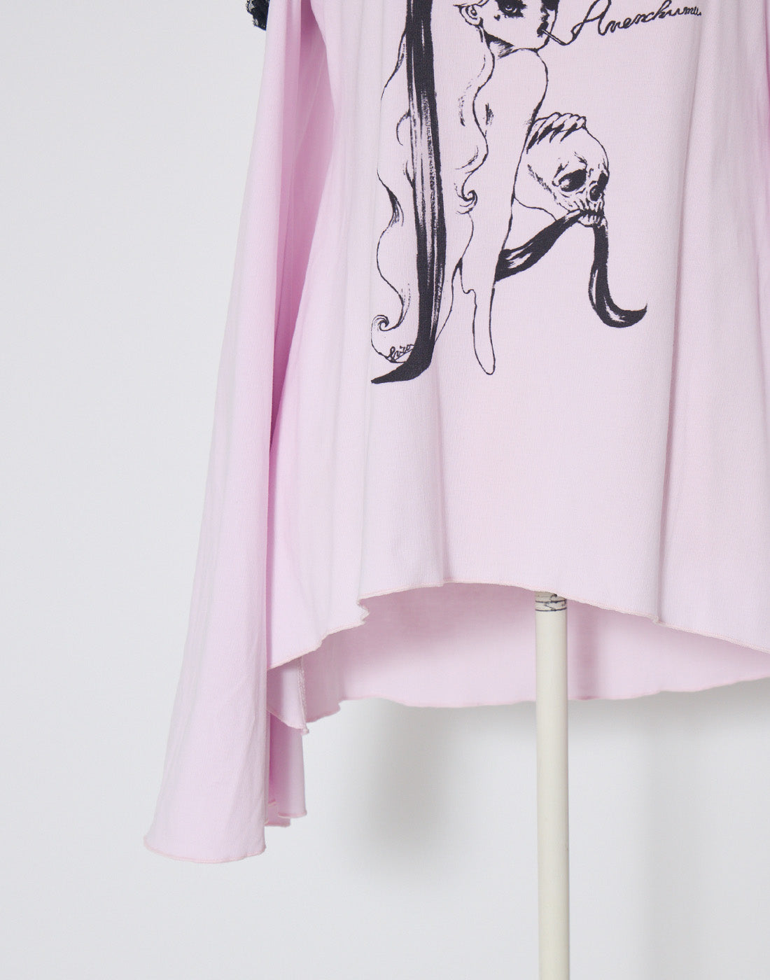 AVENCHUMU ERICO collaboration illustration flare sleeve top