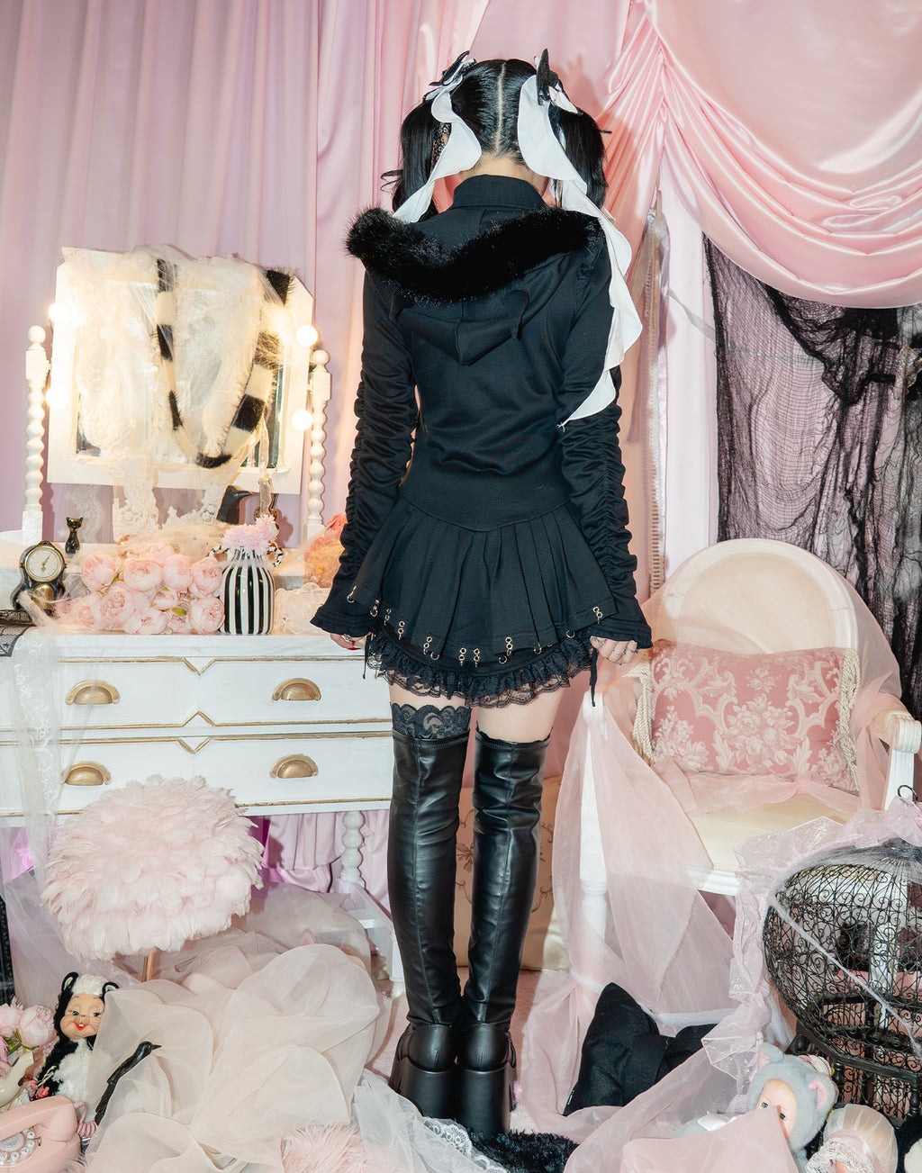 AVENCHUMU Pleated devil zip hoodie