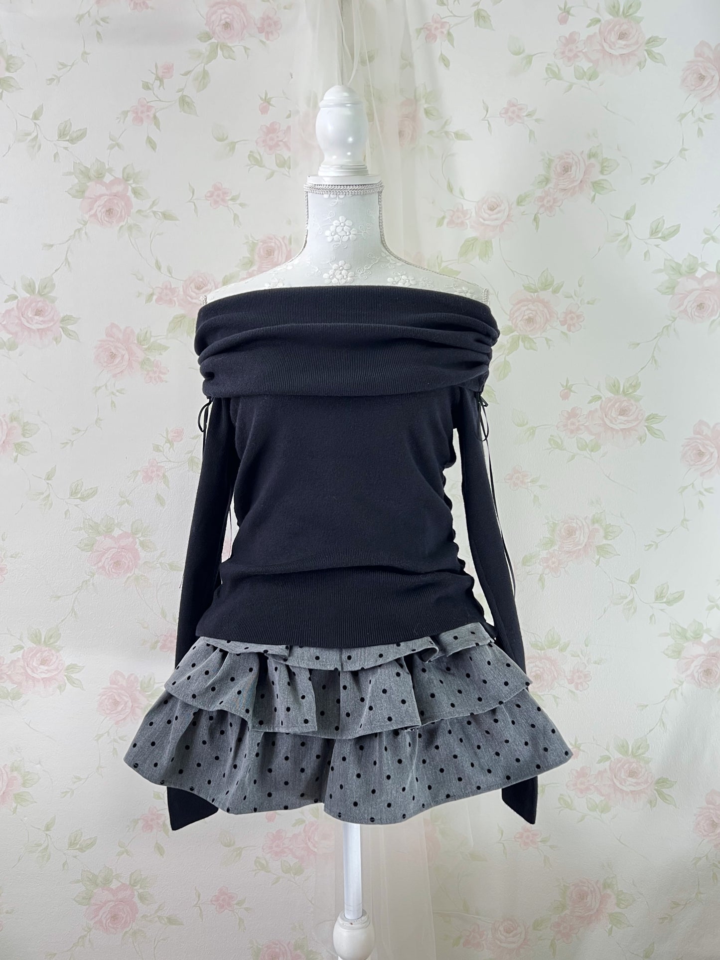 GRL Polka Dot Tiered Skirt (Dark Gray)