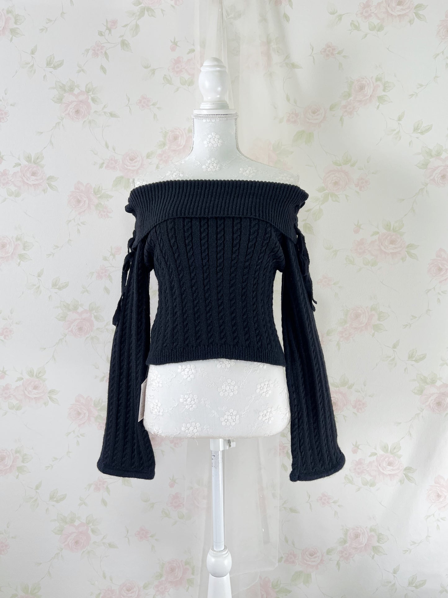 GRL Laced Up Shoulder Sweater (Black)