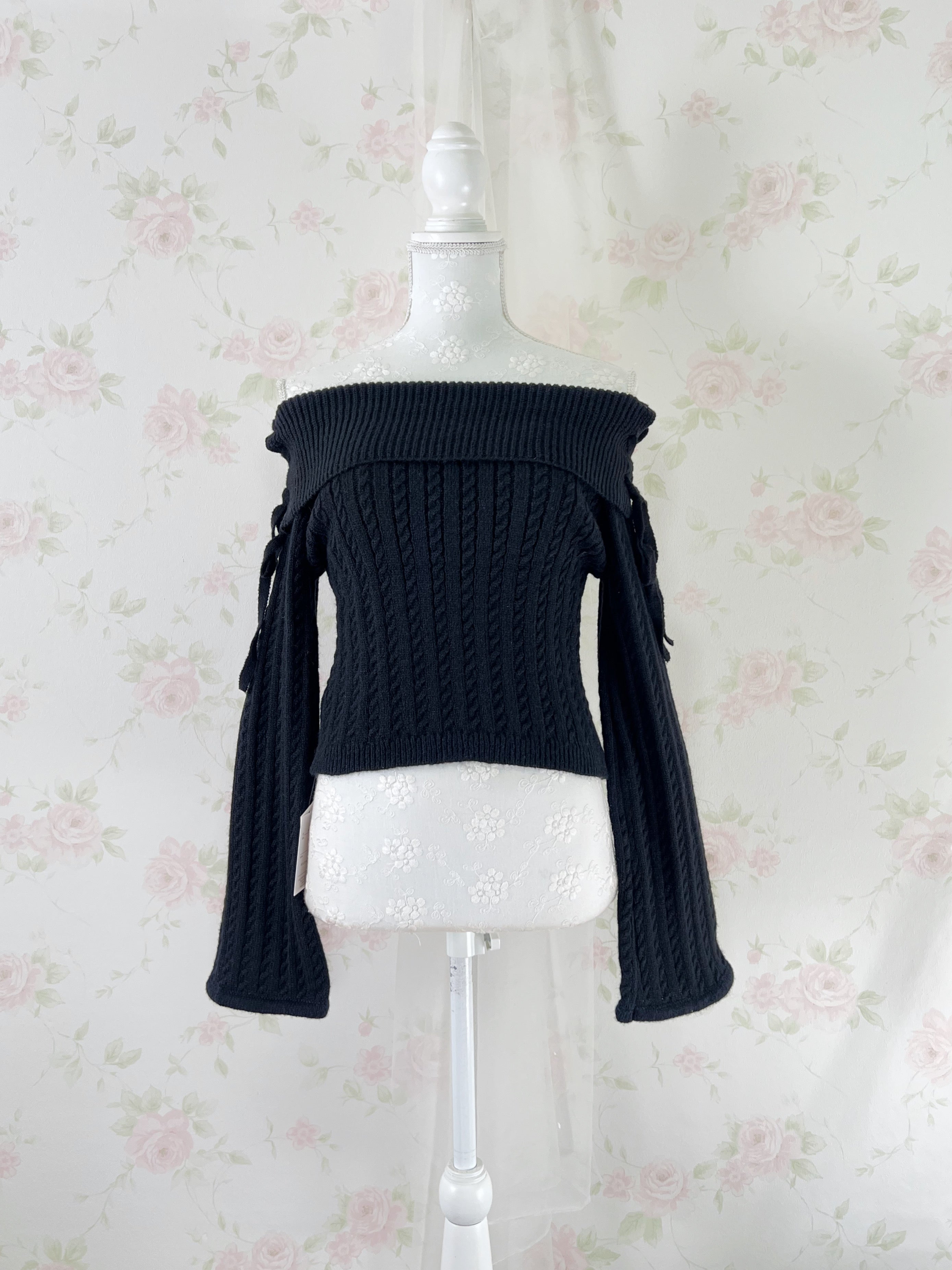 Laced Up Shoulder Sweater (Black)