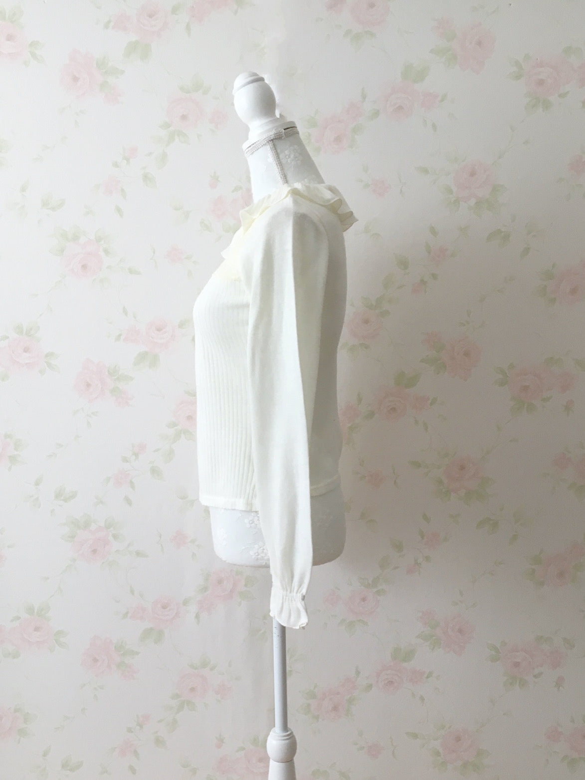 LIZ LISA Ruffled Collar Rib Top (Ivory)
