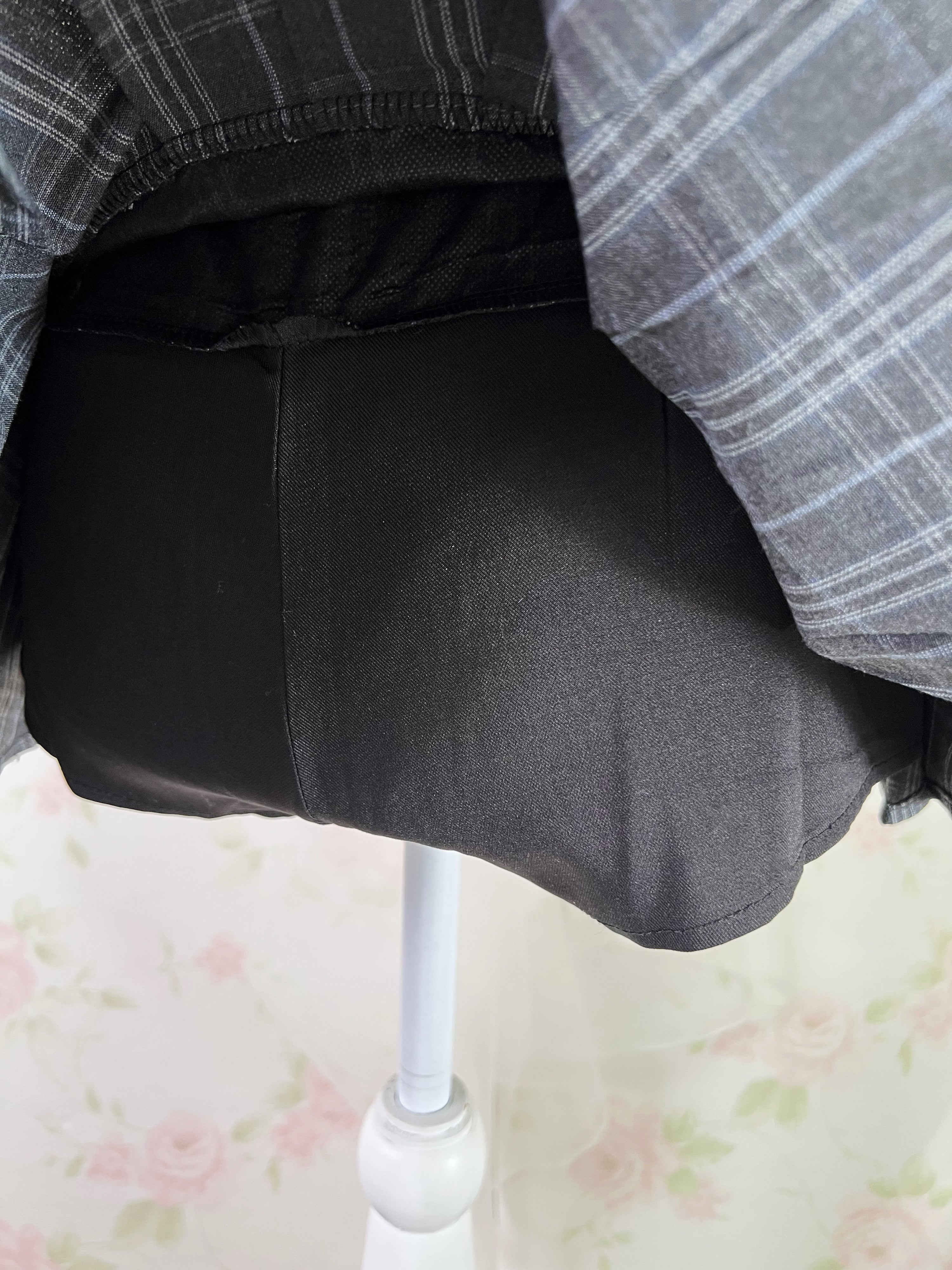 Checked Pleated Skirt With Belt (Dark Gray)