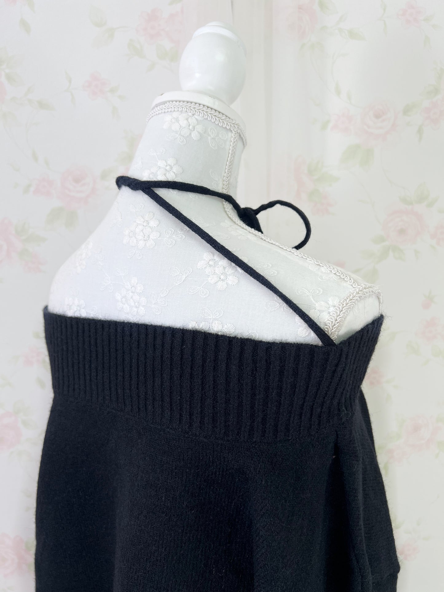 GRL Choker Off Soulder Sweater (Black)