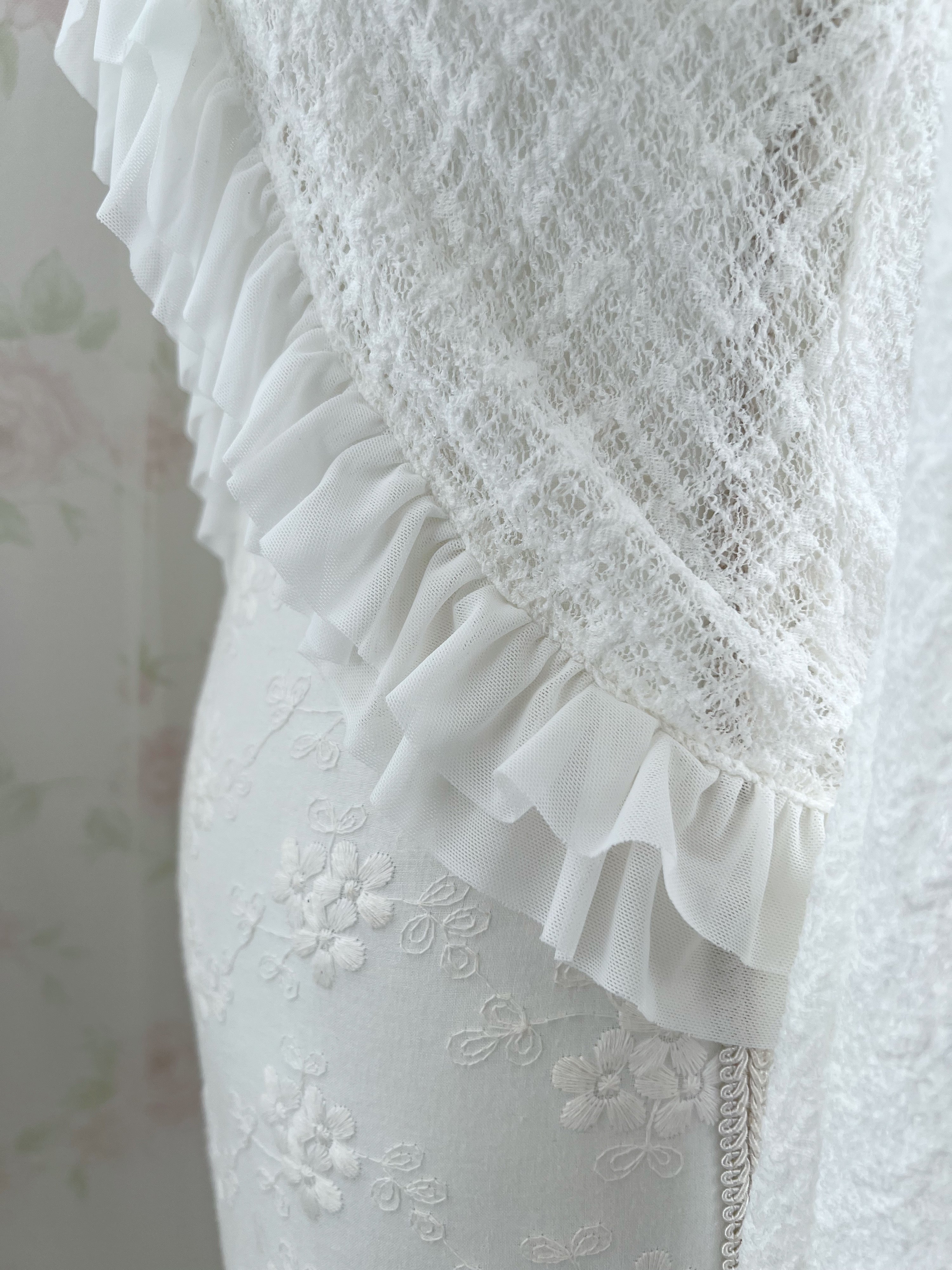 (Pre-order) passion room Frilled Cardigan (White)
