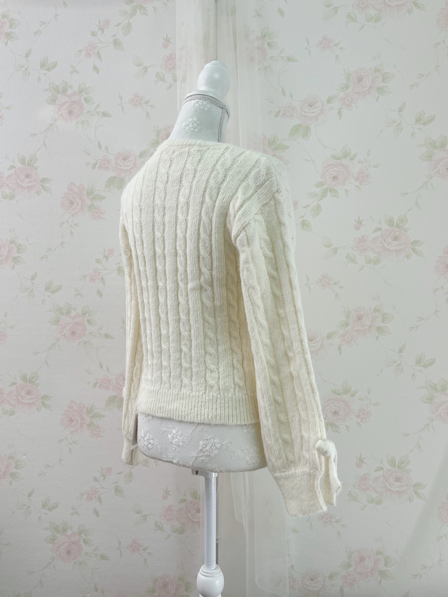 GRL Shoujo Bow Sleeve Marshmallow Sweater (Vanilla)