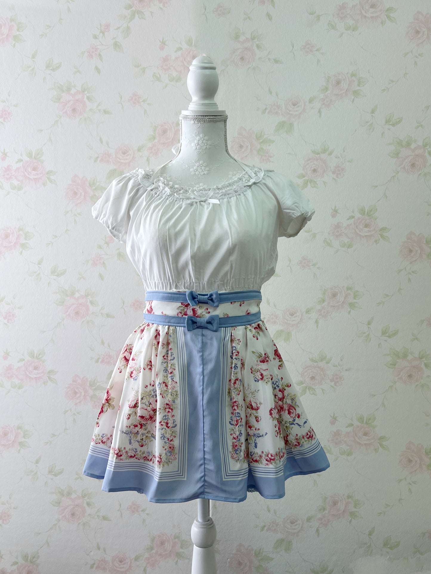 (21% OFF) LIZ LISA Double Ribbon Rose Sukapan