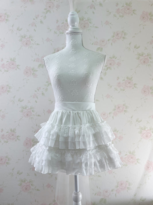 GRL Tiered Lace Skirt (White)