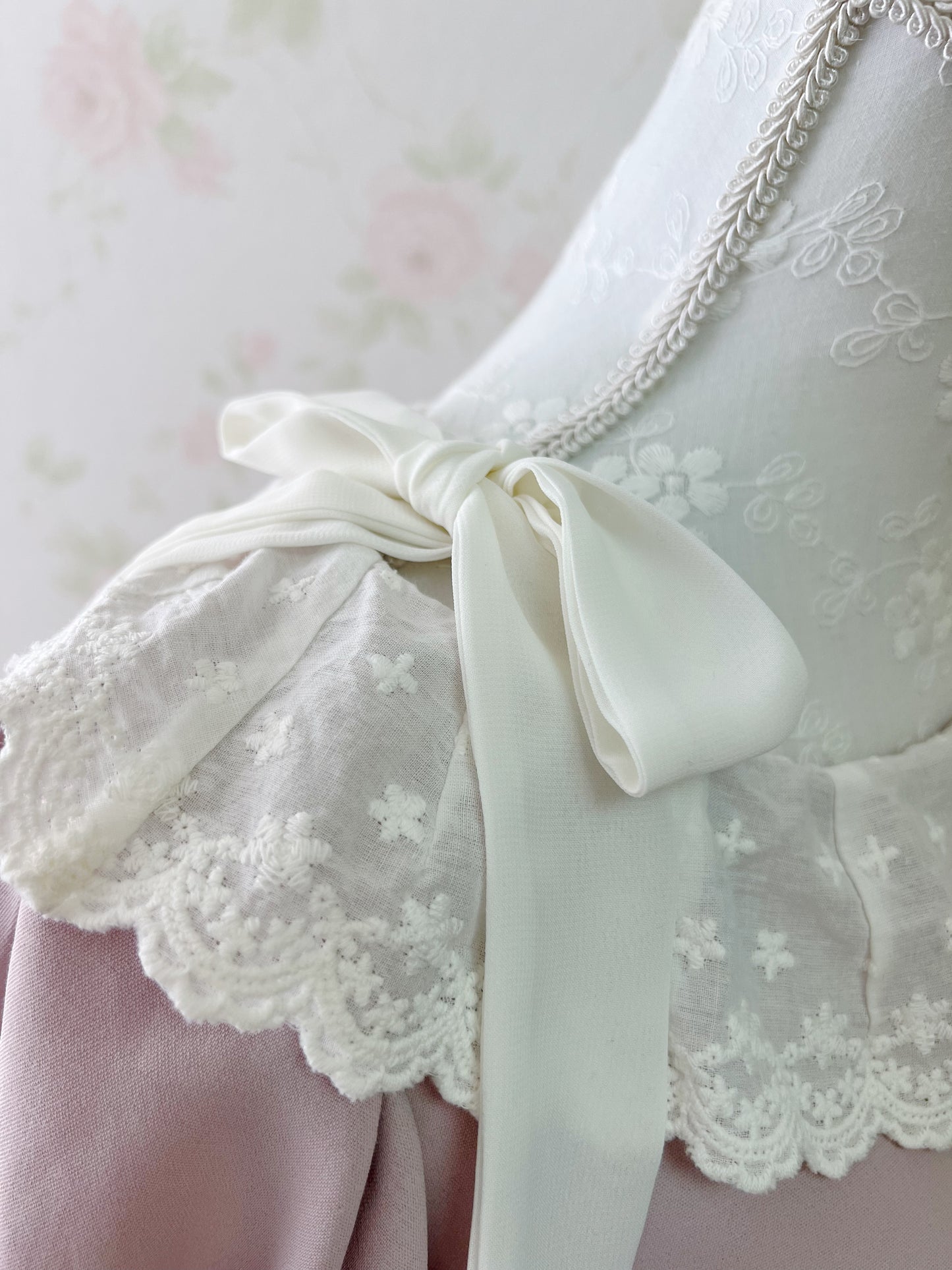 (21% OFF) mille fille closet by LODISPOTTO Shoulder Bow Blouse