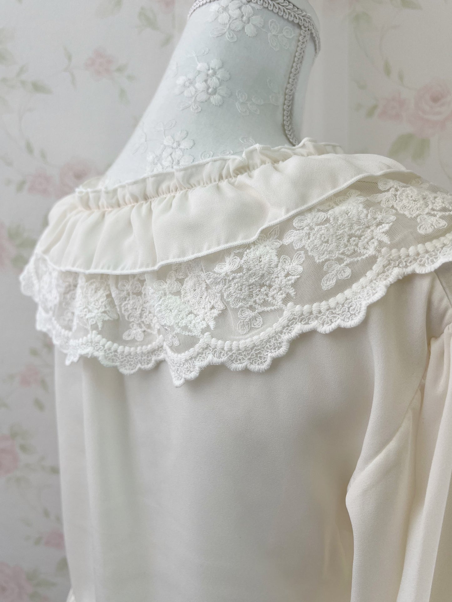 axes femme Lacy Bolero Blouse (Ivory)