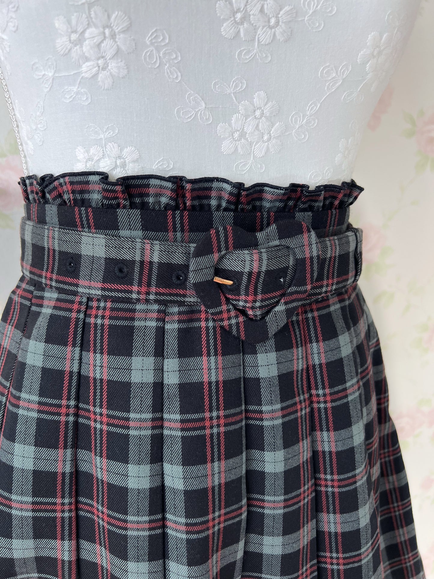 Secret Honey Heart Belt Checked Pleated Skirt (Green)