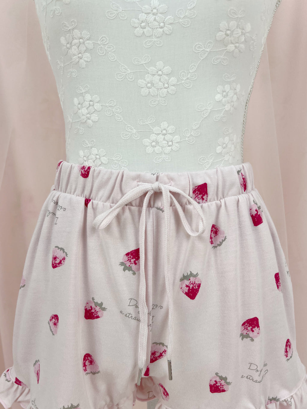 Strawberry Hem Frilled Short Pants (Pink)