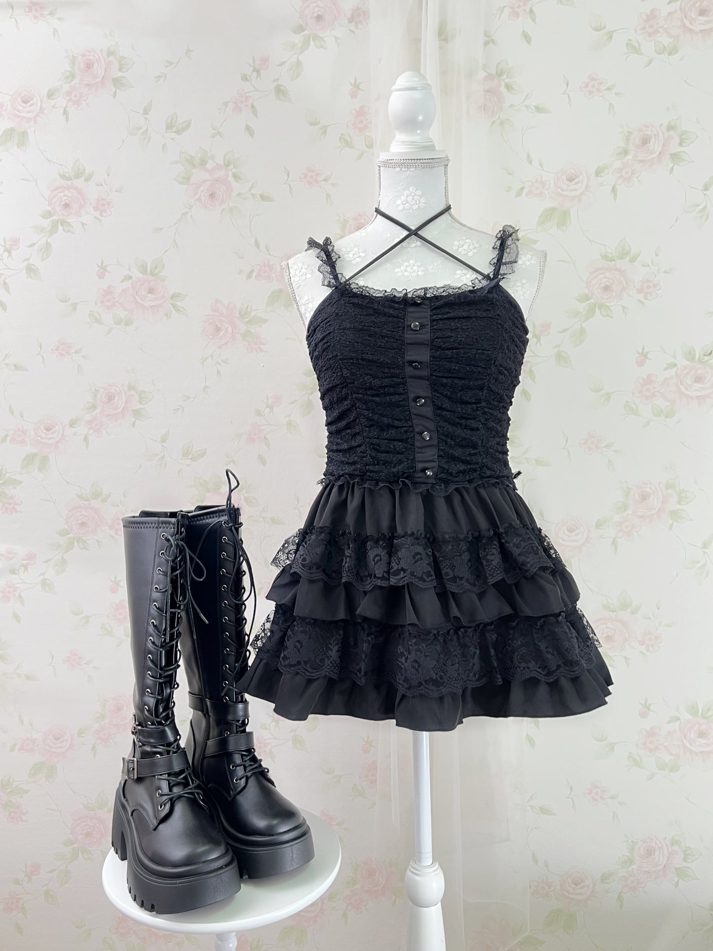 GRL Lacy Halter Neck Camisole (Black)