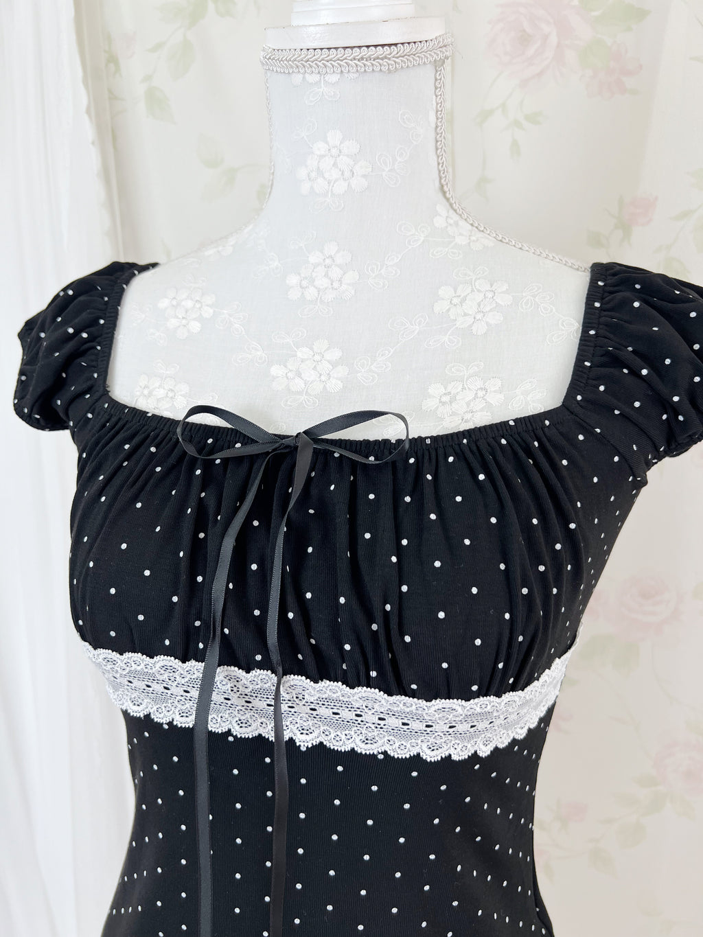 Polka dot Shoujo Gather Front T-shirt (Black)