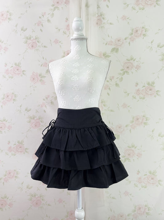 GRL Side Bow Tiered Skirt (Black)