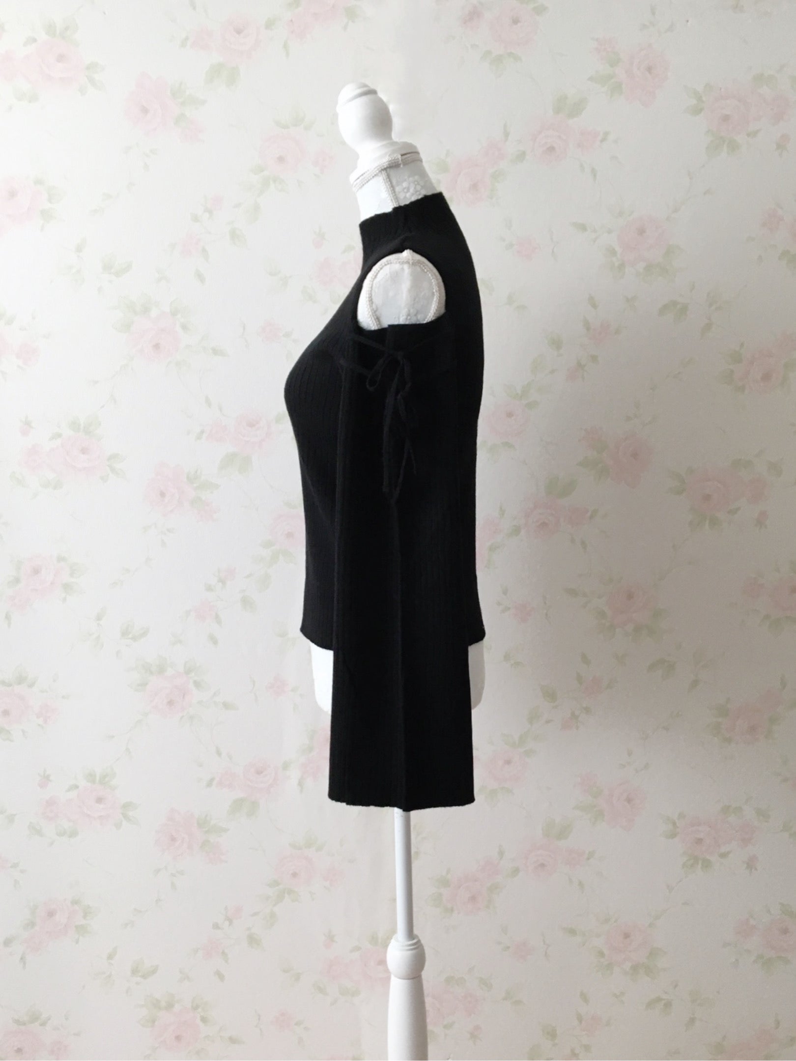Open Shoulder String Sweater (Black)