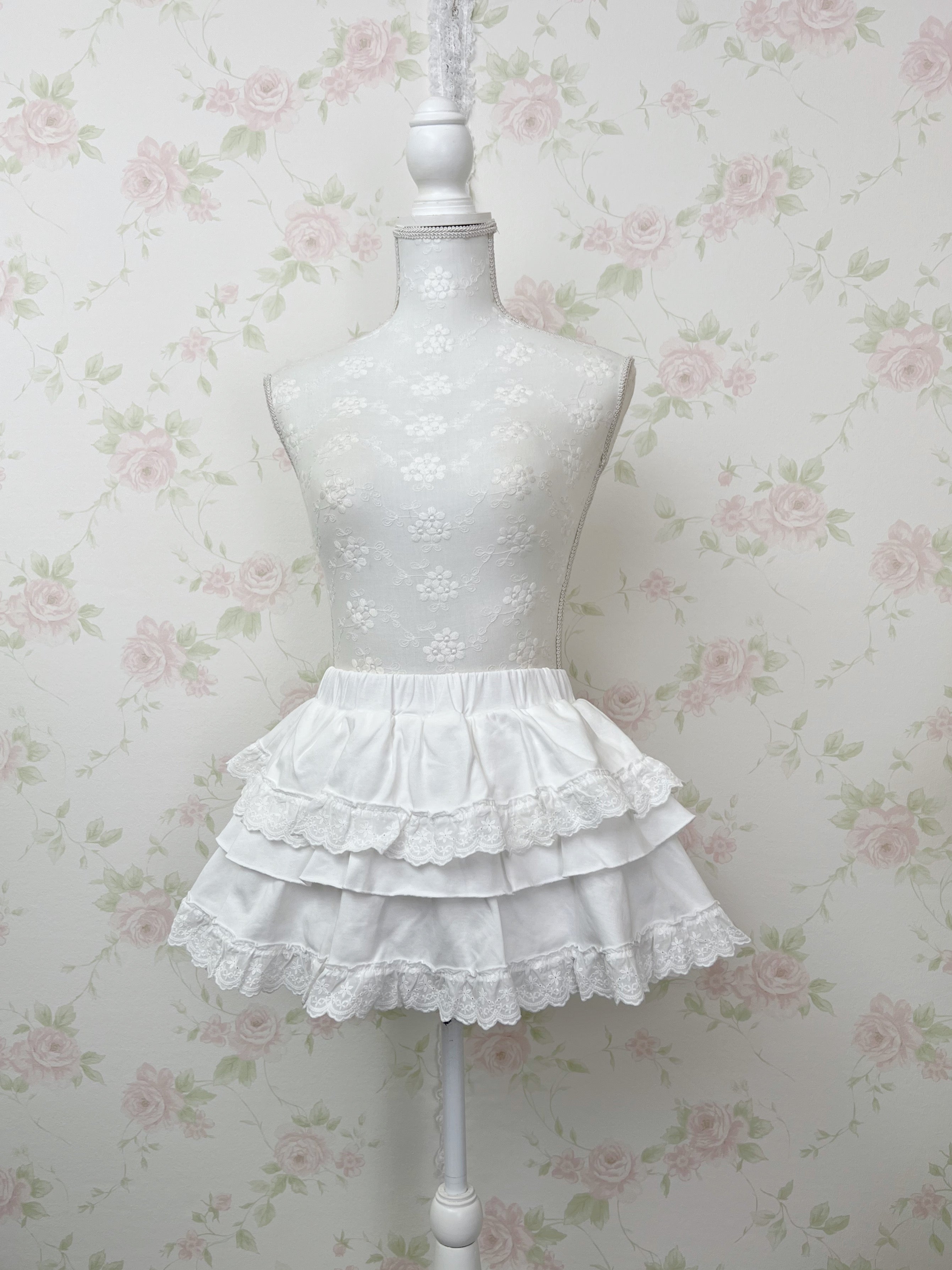 Cotton Lace Ruffled Tiered Skirt (White)