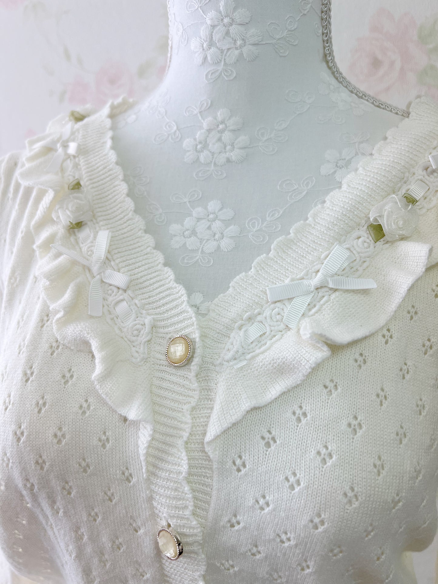 LIZ LISA White Rose V Cardigan (White)