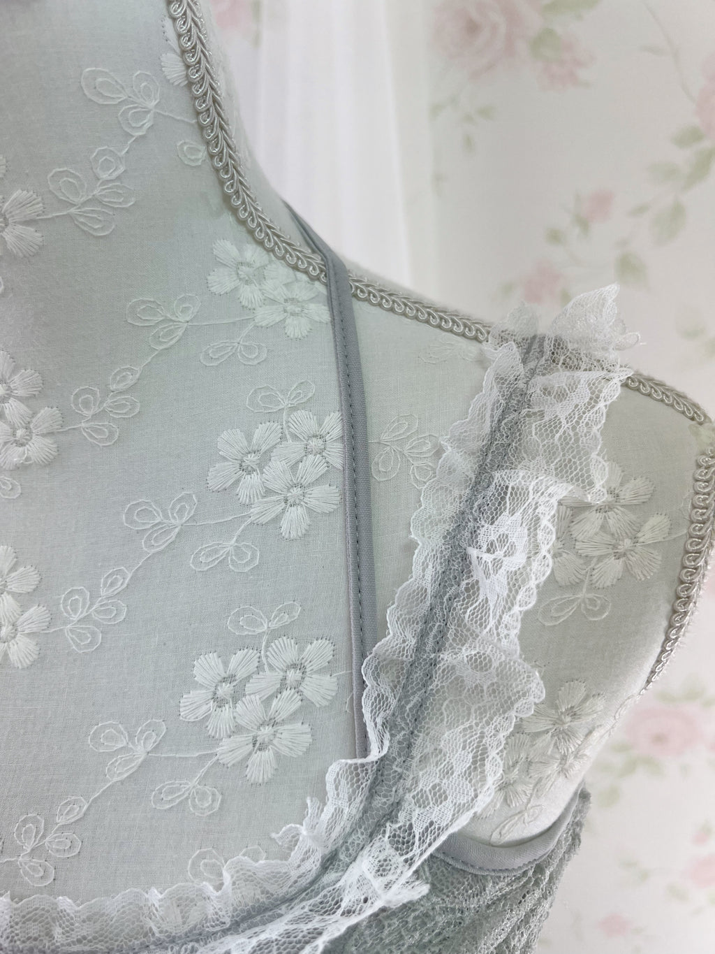 Lacy Halter Neck Camisole (Gray)