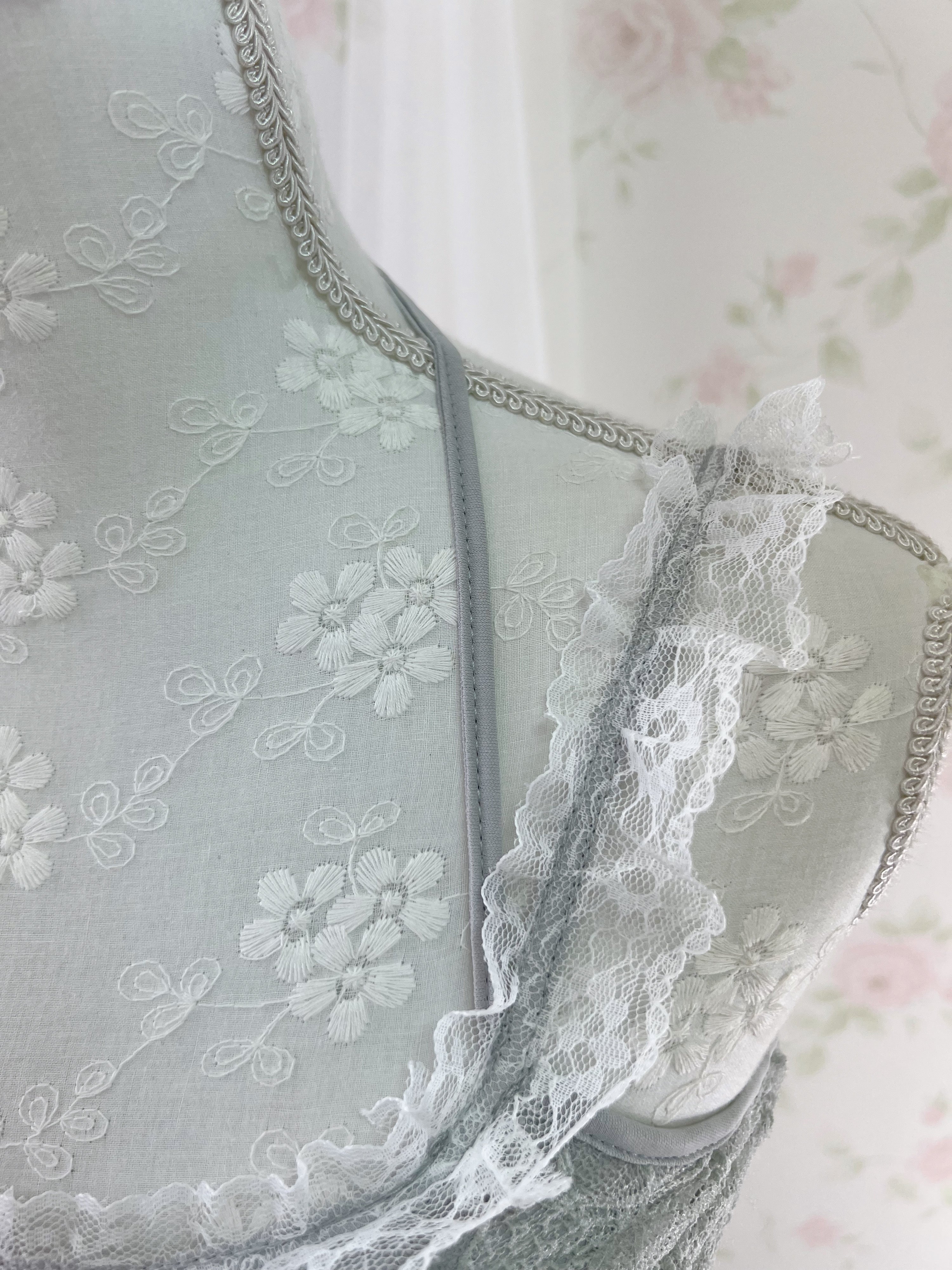 Lacy Halter Neck Camisole (Gray)