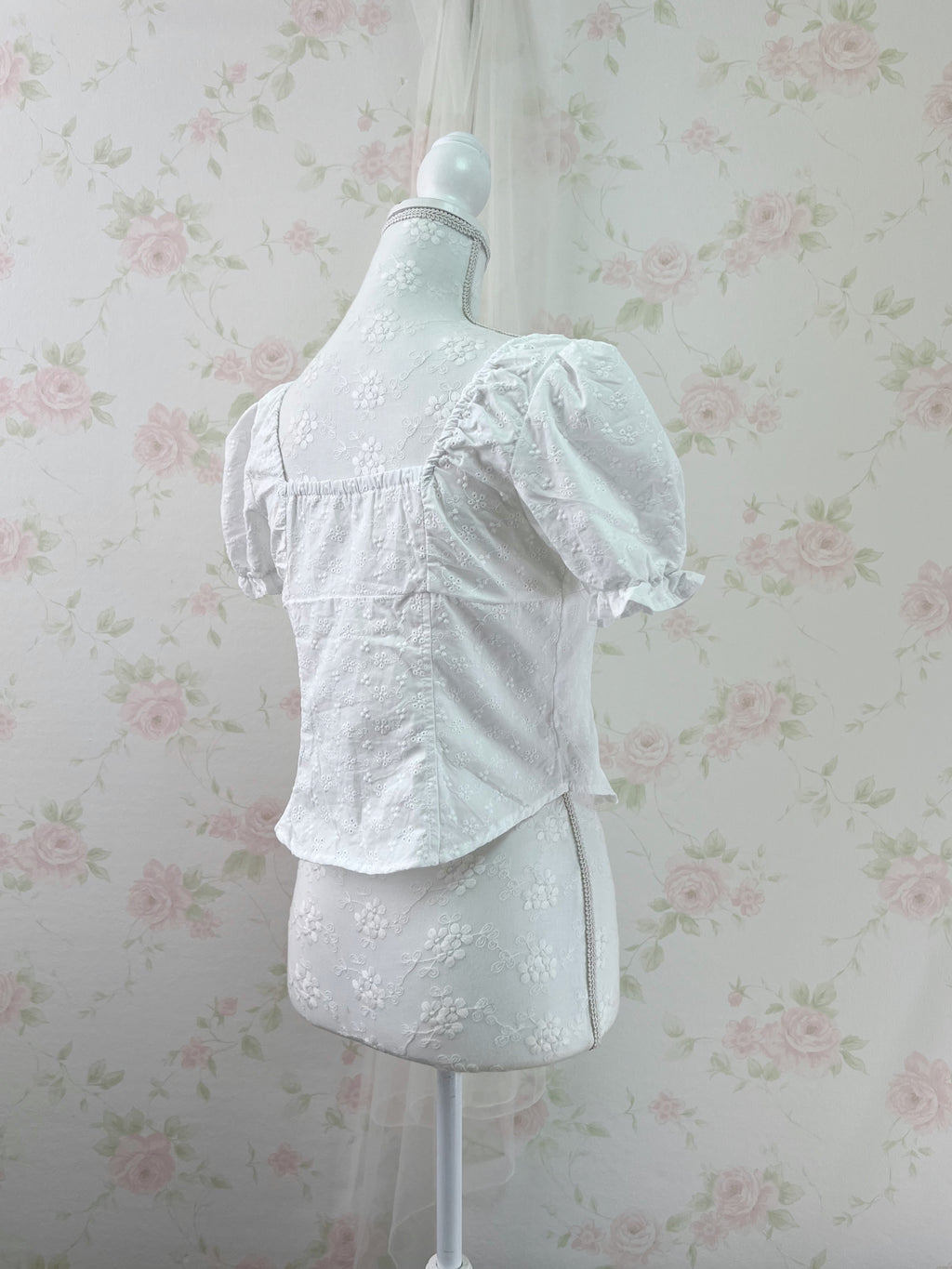 Shoujo Floral Embroidery Blouse