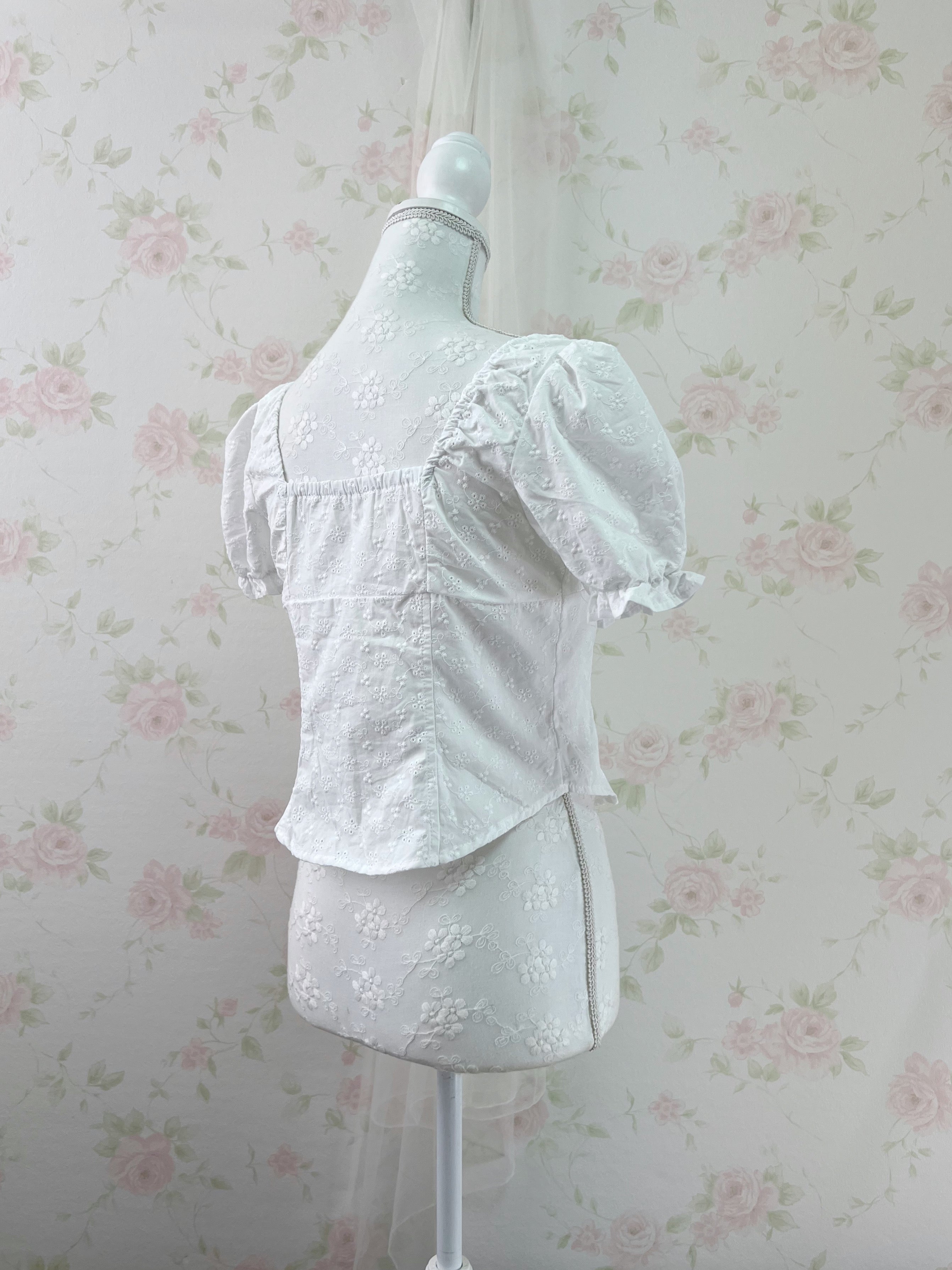 Shoujo Floral Embroidery Blouse