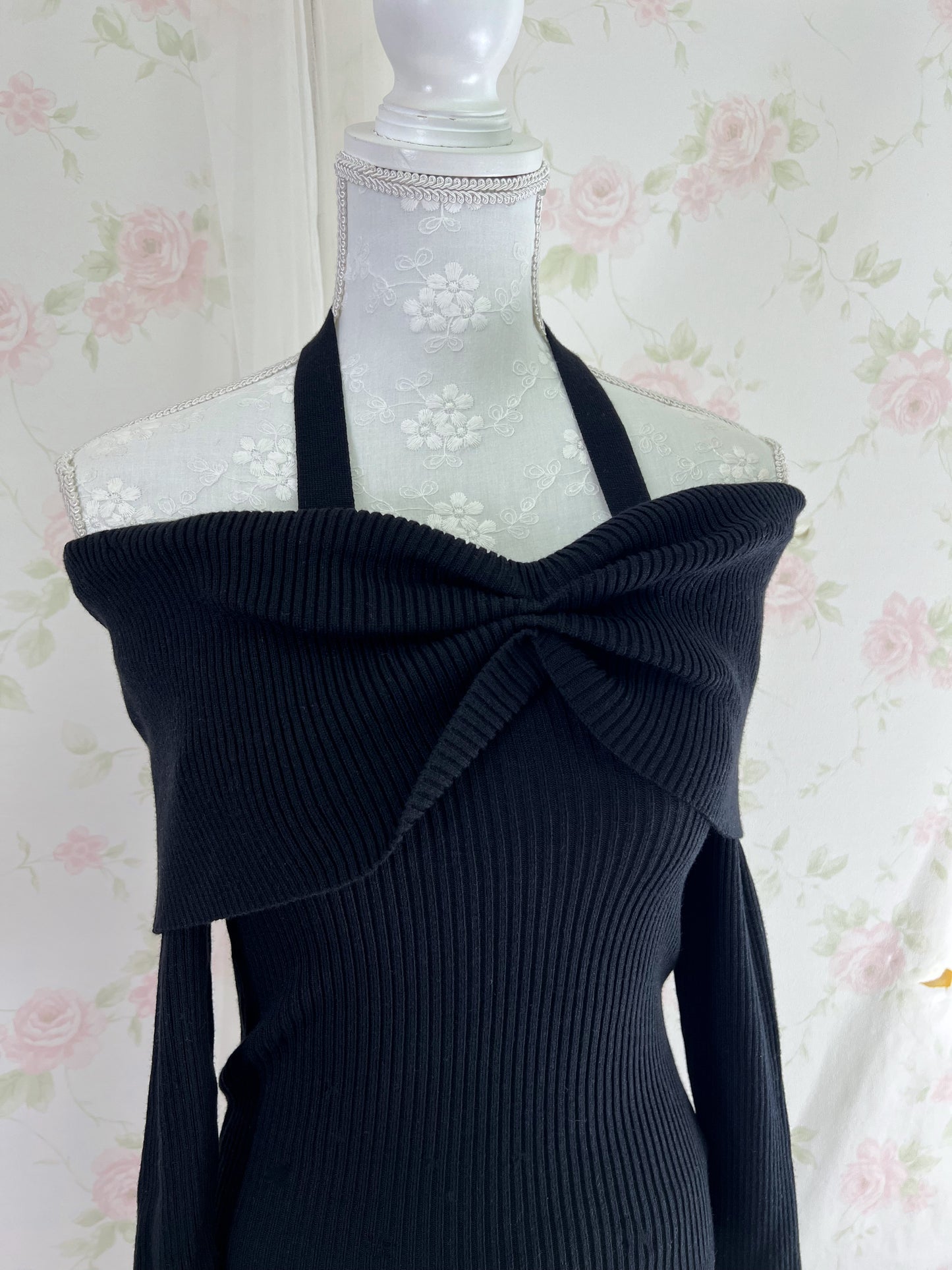 GRL Ribbon Front Halter Neck Knit Top  (Black)