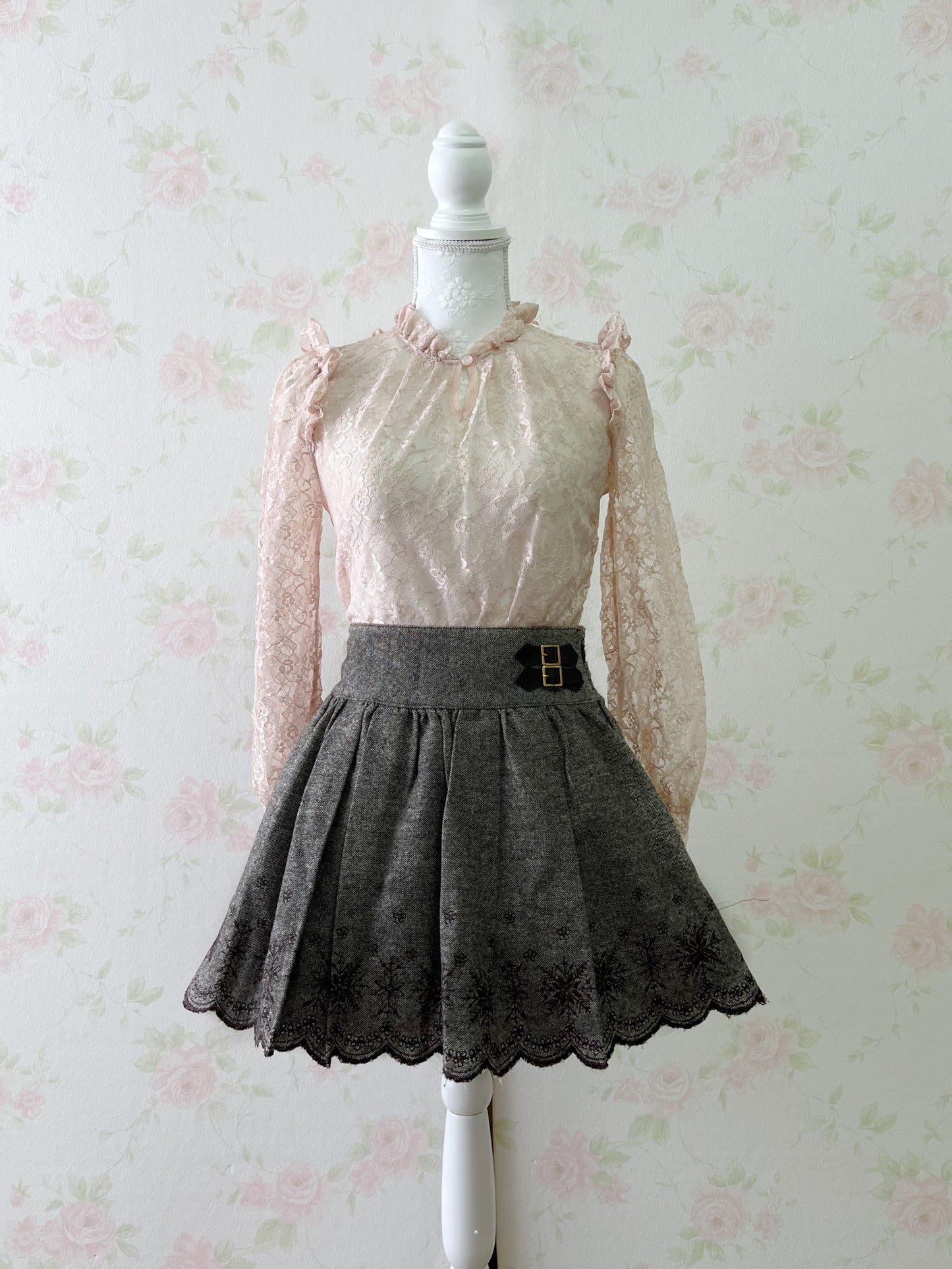 LIZ LISA Belt Embroidery Hem Skirt