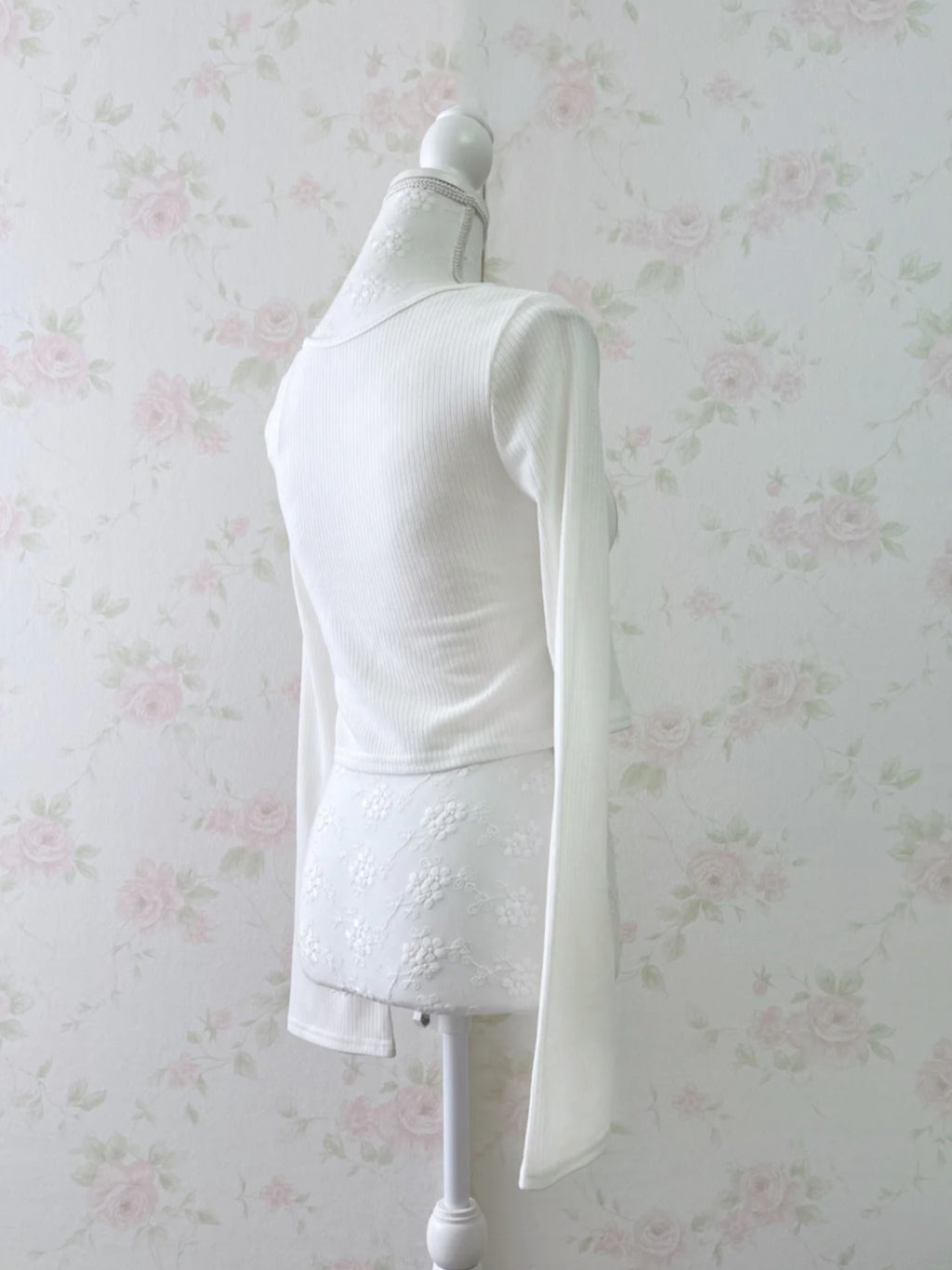 Lace York Shoujo Long Sleeved Top (Ivory)