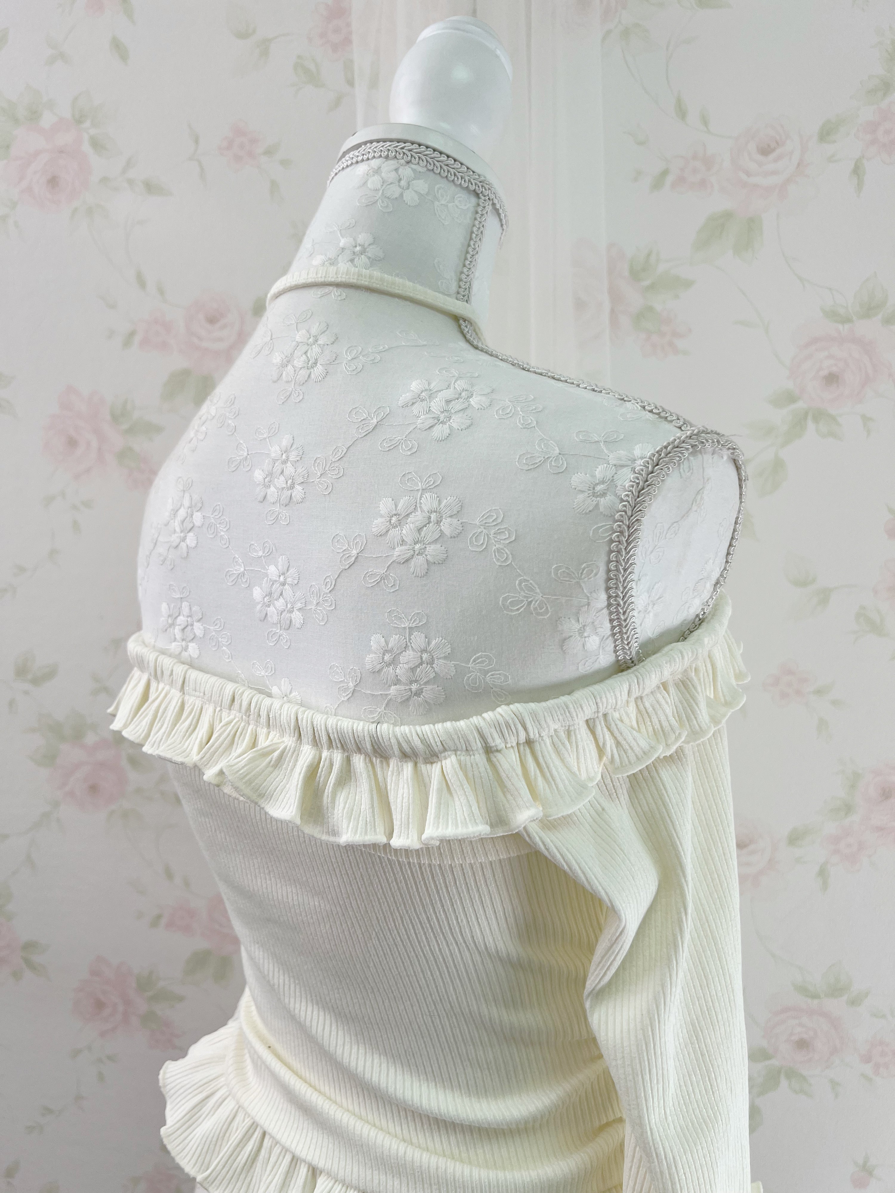 Choker hem frilled top