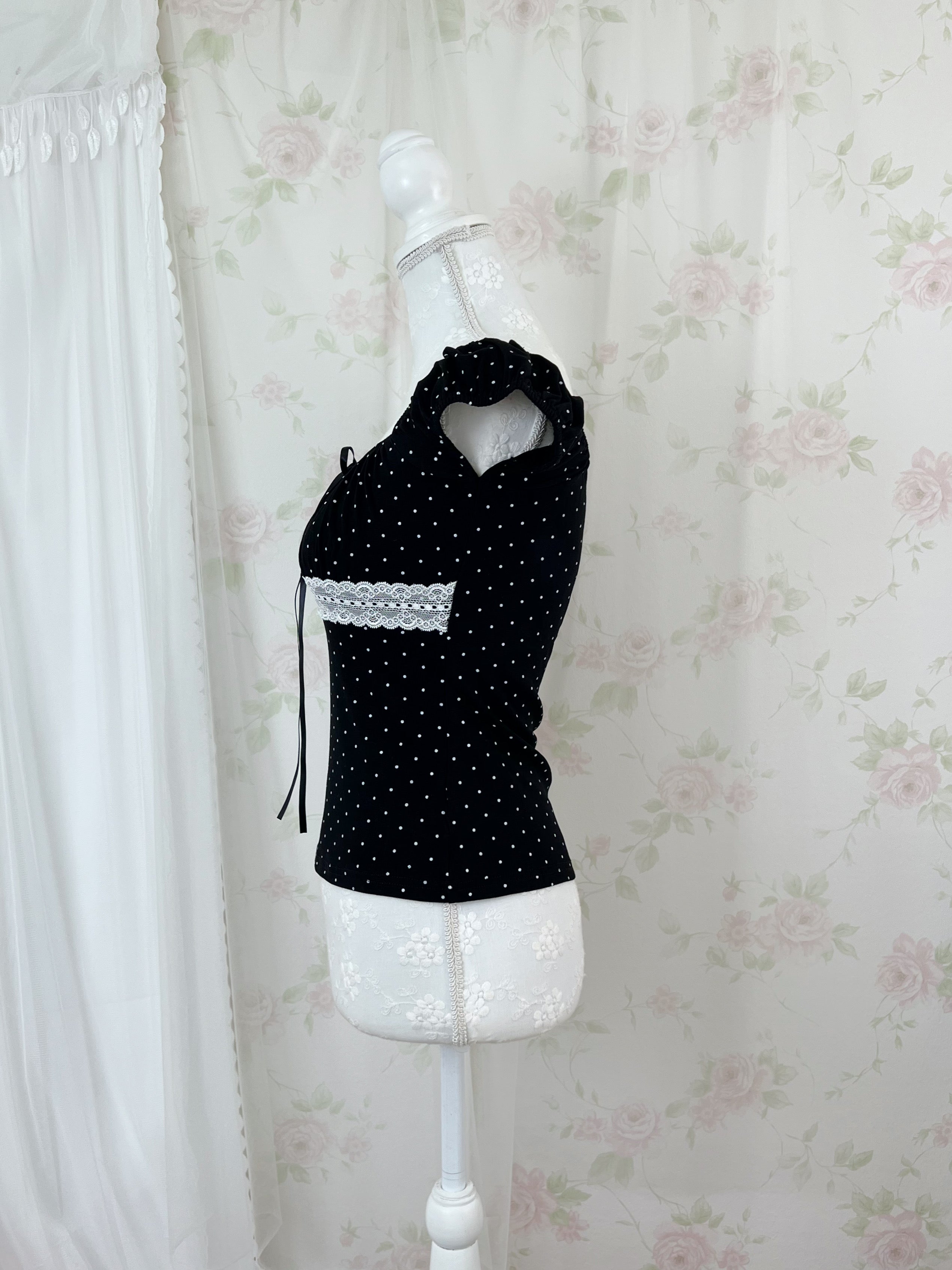 Polka dot Shoujo Gather Front T-shirt (Black)