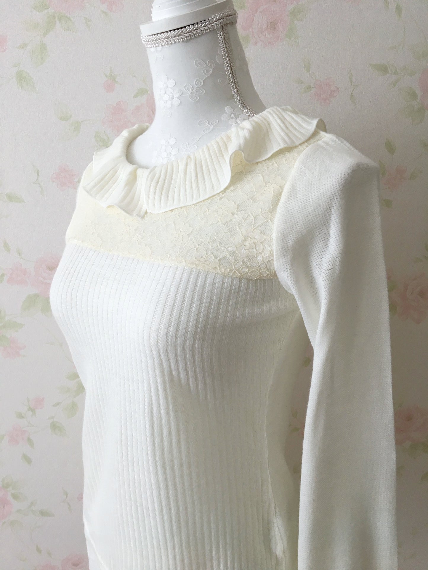 LIZ LISA Ruffled Collar Rib Top (Ivory)