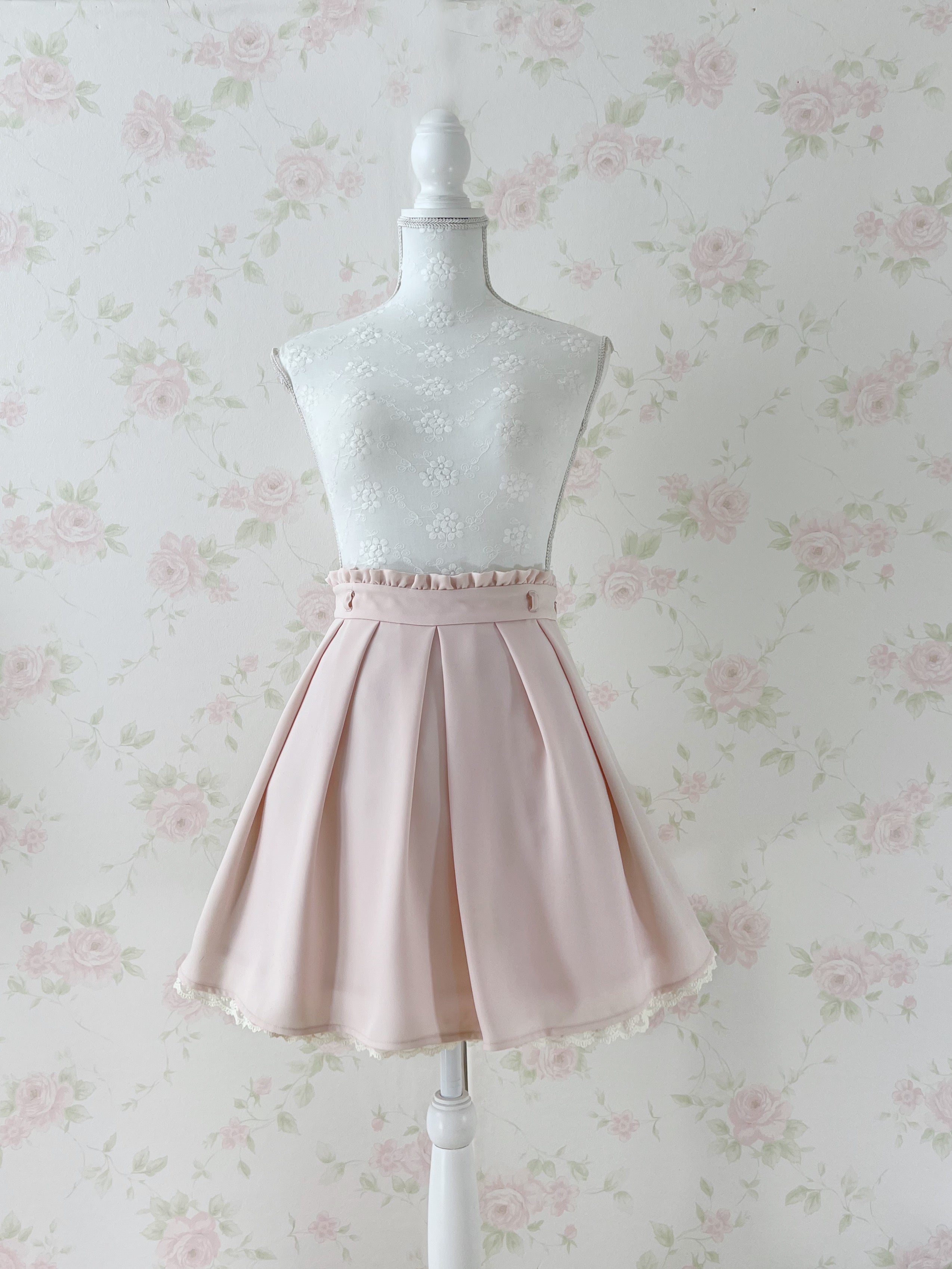 LODISPOTTO Pleated Lace Hem Skirt (Baby Pink)